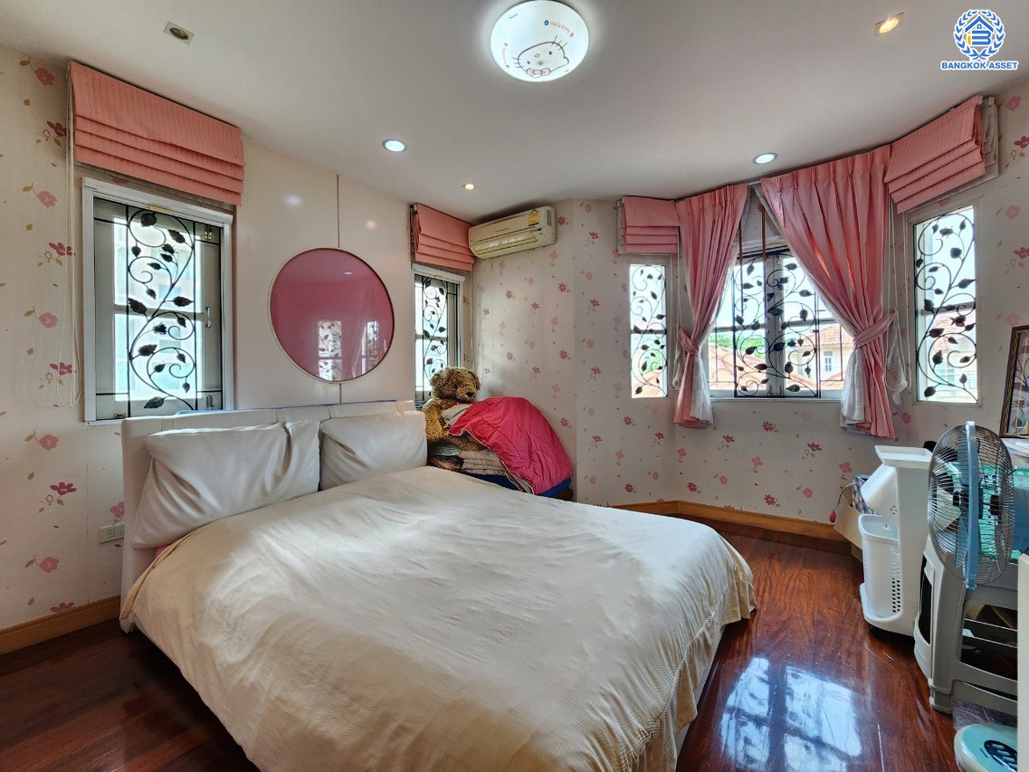 *****บ้านเดี่ยวมือสอง โครงการ ชวนชื่น รีเจ้นท์ ราชพฤกษ์ เนื้อที่ 103 ตร.ว. พื้นที่ใช้สอยกว้างขวาง 350 ตร.ม. ฟังก์ชัน 5 ห้องนอน 4 ห้องน้ำ 4 ที่จอดรถ โครงการบนทำเลศักยภาพ ที่เชื่อมต่อถนนบรมราชชนนี ถนนสิรินธร ถนนจรัญสนิทวงศ์ ใกล้รถไฟฟ้าสายสีน้ำเงิน "สถานีบางหว้า" และจุดขึ้นทางด่วน "ศรีรัช"