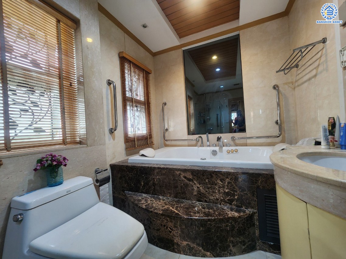 *****บ้านเดี่ยวมือสอง โครงการ ชวนชื่น รีเจ้นท์ ราชพฤกษ์ เนื้อที่ 103 ตร.ว. พื้นที่ใช้สอยกว้างขวาง 350 ตร.ม. ฟังก์ชัน 5 ห้องนอน 4 ห้องน้ำ 4 ที่จอดรถ โครงการบนทำเลศักยภาพ ที่เชื่อมต่อถนนบรมราชชนนี ถนนสิรินธร ถนนจรัญสนิทวงศ์ ใกล้รถไฟฟ้าสายสีน้ำเงิน "สถานีบางหว้า" และจุดขึ้นทางด่วน "ศรีรัช"