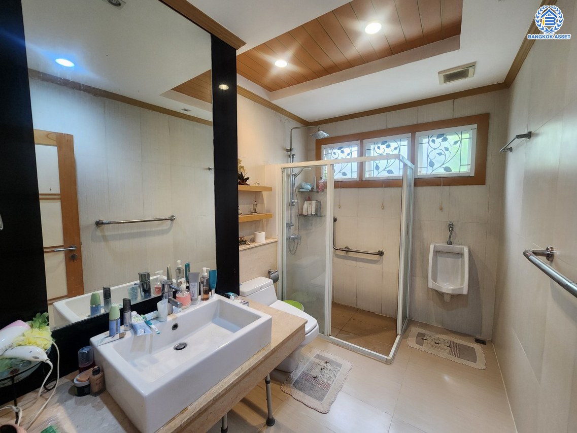 *****บ้านเดี่ยวมือสอง โครงการ ชวนชื่น รีเจ้นท์ ราชพฤกษ์ เนื้อที่ 103 ตร.ว. พื้นที่ใช้สอยกว้างขวาง 350 ตร.ม. ฟังก์ชัน 5 ห้องนอน 4 ห้องน้ำ 4 ที่จอดรถ โครงการบนทำเลศักยภาพ ที่เชื่อมต่อถนนบรมราชชนนี ถนนสิรินธร ถนนจรัญสนิทวงศ์ ใกล้รถไฟฟ้าสายสีน้ำเงิน "สถานีบางหว้า" และจุดขึ้นทางด่วน "ศรีรัช"