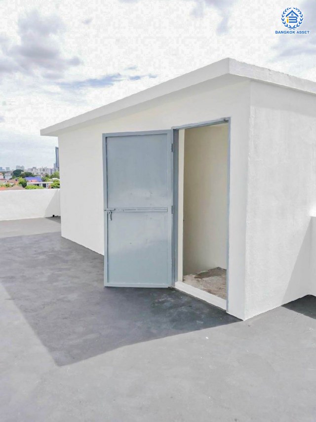 *****อาคารพาณิชย์มือสองนนทบุรี ซอยติวานนท์ 14/2 เนื้อที่เยอะถึง 21 ตร.ว. พื้นที่ใช้สอย 210 ตร.ม. ฟังก์ชัน 2 ห้องนอน 2 ห้องน้ำ 1 ที่จอดรถ บนทำเลติดถนนติวานนท์ เดินทางสะดวก ใกล้รถไฟฟ้าสายสีม่วง "สถานีแยกติวานนท์" และทางด่วน "ศรีรัช"