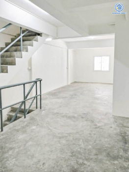 *****อาคารพาณิชย์มือสองนนทบุรี ซอยติวานนท์ 14/2 เนื้อที่เยอะถึง 21 ตร.ว. พื้นที่ใช้สอย 210 ตร.ม. ฟังก์ชัน 2 ห้องนอน 2 ห้องน้ำ 1 ที่จอดรถ บนทำเลติดถนนติวานนท์ เดินทางสะดวก ใกล้รถไฟฟ้าสายสีม่วง "สถานีแยกติวานนท์" และทางด่วน "ศรีรัช"