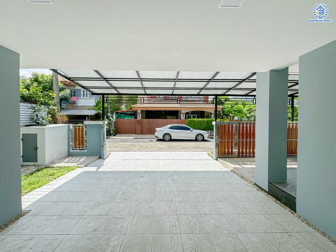 *****บ้านเดี่ยวมือสอง โครงการ ไพรเวท รามอินทรา เนื้อที่ 61 ตร.ว. พื้นที่ใช้สอย 216 ตร.ม. ฟังก์ชัน 3 ห้องนอน 3 ห้องน้ำ 2 ที่จอดรถ ใกล้แหล่งอำนวยความสะดวก เชื่อมต่อถนนรามอินทรา ถนนเสรีไทย ถนนสุเหร่าคลองหนึ่ง จุดขึ้นทางด่วน "จตุโชติ" และ รถไฟฟ้าสายสีชมพู "สถานีวงแหวนรามอิทรา"