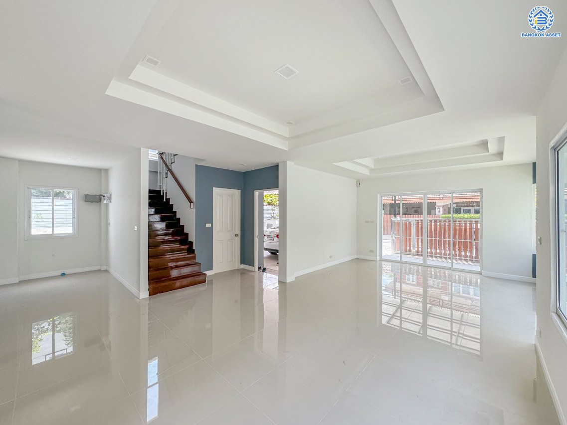 *****บ้านเดี่ยวมือสอง โครงการ ไพรเวท รามอินทรา เนื้อที่ 61 ตร.ว. พื้นที่ใช้สอย 216 ตร.ม. ฟังก์ชัน 3 ห้องนอน 3 ห้องน้ำ 2 ที่จอดรถ ใกล้แหล่งอำนวยความสะดวก เชื่อมต่อถนนรามอินทรา ถนนเสรีไทย ถนนสุเหร่าคลองหนึ่ง จุดขึ้นทางด่วน "จตุโชติ" และ รถไฟฟ้าสายสีชมพู "สถานีวงแหวนรามอิทรา"