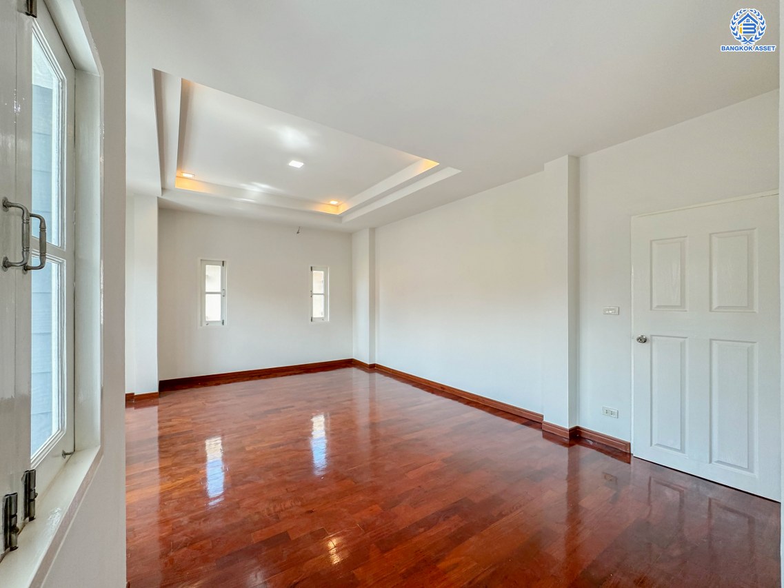 *****บ้านเดี่ยวมือสอง โครงการ ไพรเวท รามอินทรา เนื้อที่ 61 ตร.ว. พื้นที่ใช้สอย 216 ตร.ม. ฟังก์ชัน 3 ห้องนอน 3 ห้องน้ำ 2 ที่จอดรถ ใกล้แหล่งอำนวยความสะดวก เชื่อมต่อถนนรามอินทรา ถนนเสรีไทย ถนนสุเหร่าคลองหนึ่ง จุดขึ้นทางด่วน "จตุโชติ" และ รถไฟฟ้าสายสีชมพู "สถานีวงแหวนรามอิทรา"