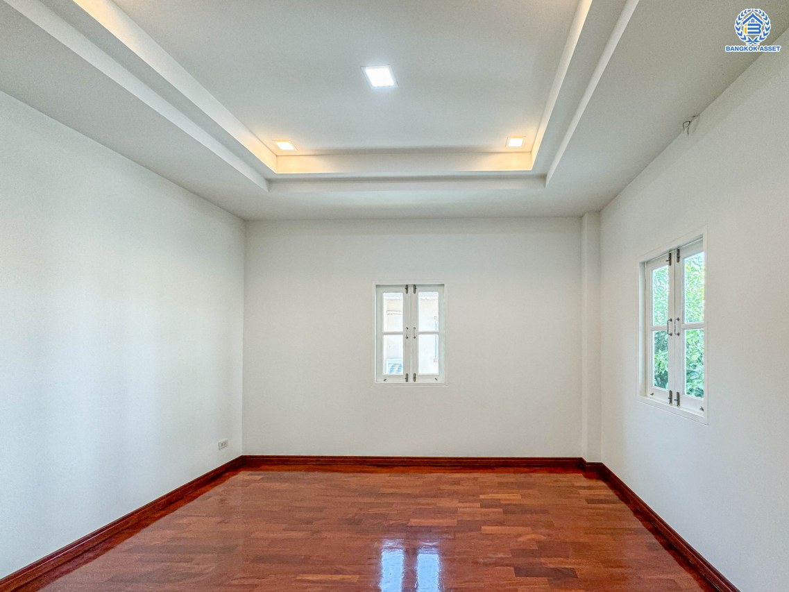 *****บ้านเดี่ยวมือสอง โครงการ ไพรเวท รามอินทรา เนื้อที่ 61 ตร.ว. พื้นที่ใช้สอย 216 ตร.ม. ฟังก์ชัน 3 ห้องนอน 3 ห้องน้ำ 2 ที่จอดรถ ใกล้แหล่งอำนวยความสะดวก เชื่อมต่อถนนรามอินทรา ถนนเสรีไทย ถนนสุเหร่าคลองหนึ่ง จุดขึ้นทางด่วน "จตุโชติ" และ รถไฟฟ้าสายสีชมพู "สถานีวงแหวนรามอิทรา"