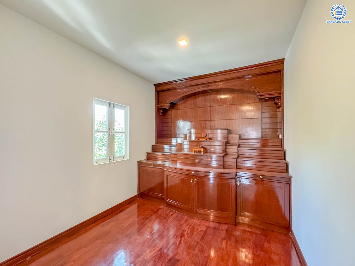 *****บ้านเดี่ยวมือสอง โครงการ ไพรเวท รามอินทรา เนื้อที่ 61 ตร.ว. พื้นที่ใช้สอย 216 ตร.ม. ฟังก์ชัน 3 ห้องนอน 3 ห้องน้ำ 2 ที่จอดรถ ใกล้แหล่งอำนวยความสะดวก เชื่อมต่อถนนรามอินทรา ถนนเสรีไทย ถนนสุเหร่าคลองหนึ่ง จุดขึ้นทางด่วน "จตุโชติ" และ รถไฟฟ้าสายสีชมพู "สถานีวงแหวนรามอิทรา"