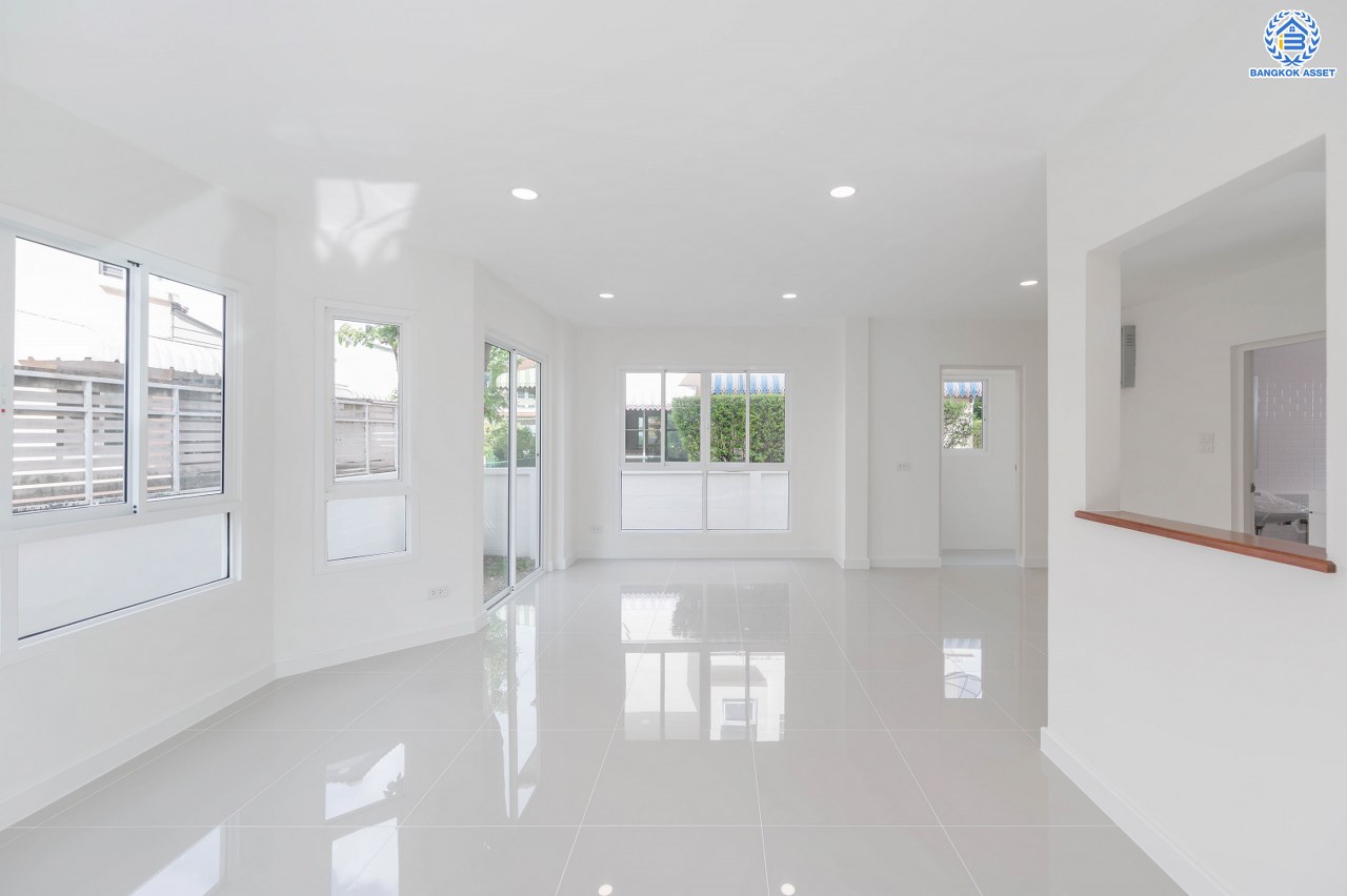 บ้านมือสองตกแต่งใหม่ โครงการ ชัยพฤกษ์ ติวานนท์-ราชพฤกษ์1 เนื้อที่ 50.6 ตร.ว. พื้นที่ใช้สอย 145.35 ตร.ม. ฟังก์ชัน 3 ห้องนอน 2 ห้องน้ำ จอดรถได้ 1 คัน สภาพแวดล้อมดี บนทำเลศักยภาพ หน้าโครงการติดถนนใหญ่ เชื่อมต่อถนน345, ถนนราชพฤกษ์, ถนนศรีสมาน ใกล้จุดขึ้นทางด่วน "ศรีสมาน" และ ใกล้ห้าง "โรบินสัน ไลฟ์สไตล์ ศรีสมาน"