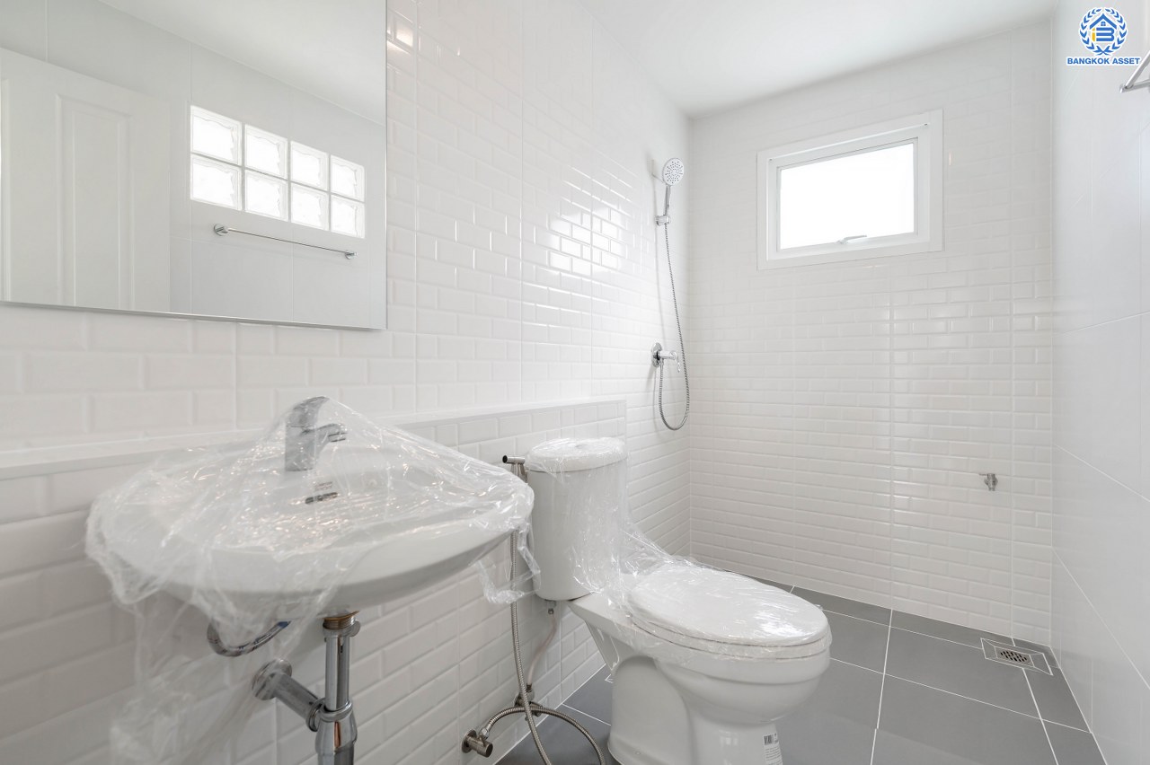 บ้านมือสองตกแต่งใหม่ โครงการ ชัยพฤกษ์ ติวานนท์-ราชพฤกษ์1 เนื้อที่ 50.6 ตร.ว. พื้นที่ใช้สอย 145.35 ตร.ม. ฟังก์ชัน 3 ห้องนอน 2 ห้องน้ำ จอดรถได้ 1 คัน สภาพแวดล้อมดี บนทำเลศักยภาพ หน้าโครงการติดถนนใหญ่ เชื่อมต่อถนน345, ถนนราชพฤกษ์, ถนนศรีสมาน ใกล้จุดขึ้นทางด่วน "ศรีสมาน" และ ใกล้ห้าง "โรบินสัน ไลฟ์สไตล์ ศรีสมาน"