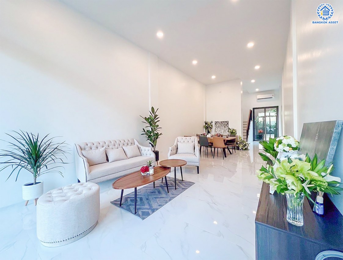 *****อาคารพาณิชย์มือสอง โครงการ เอสบีซี เทพารักษ์96 เนื้อที่เยอะถึง 24.7 ตร.ว. พื้นที่ใช้สอย 240 ตร.ม. ฟังก์ชัน 3 ห้องนอน 3 ห้องน้ำ 1 ที่จอดรถ บนทำเลติดถนนเทพารักษ์ เดินทางสะดวก ใกล้จุดขึ้นทางด่วน "กาญจนาภิเษก"