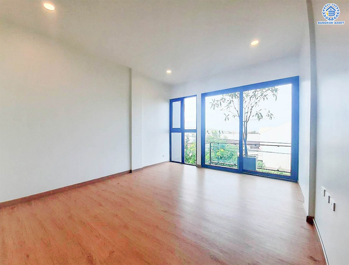 *****อาคารพาณิชย์มือสอง โครงการ เอสบีซี เทพารักษ์96 เนื้อที่เยอะถึง 24.7 ตร.ว. พื้นที่ใช้สอย 240 ตร.ม. ฟังก์ชัน 3 ห้องนอน 3 ห้องน้ำ 1 ที่จอดรถ บนทำเลติดถนนเทพารักษ์ เดินทางสะดวก ใกล้จุดขึ้นทางด่วน "กาญจนาภิเษก"