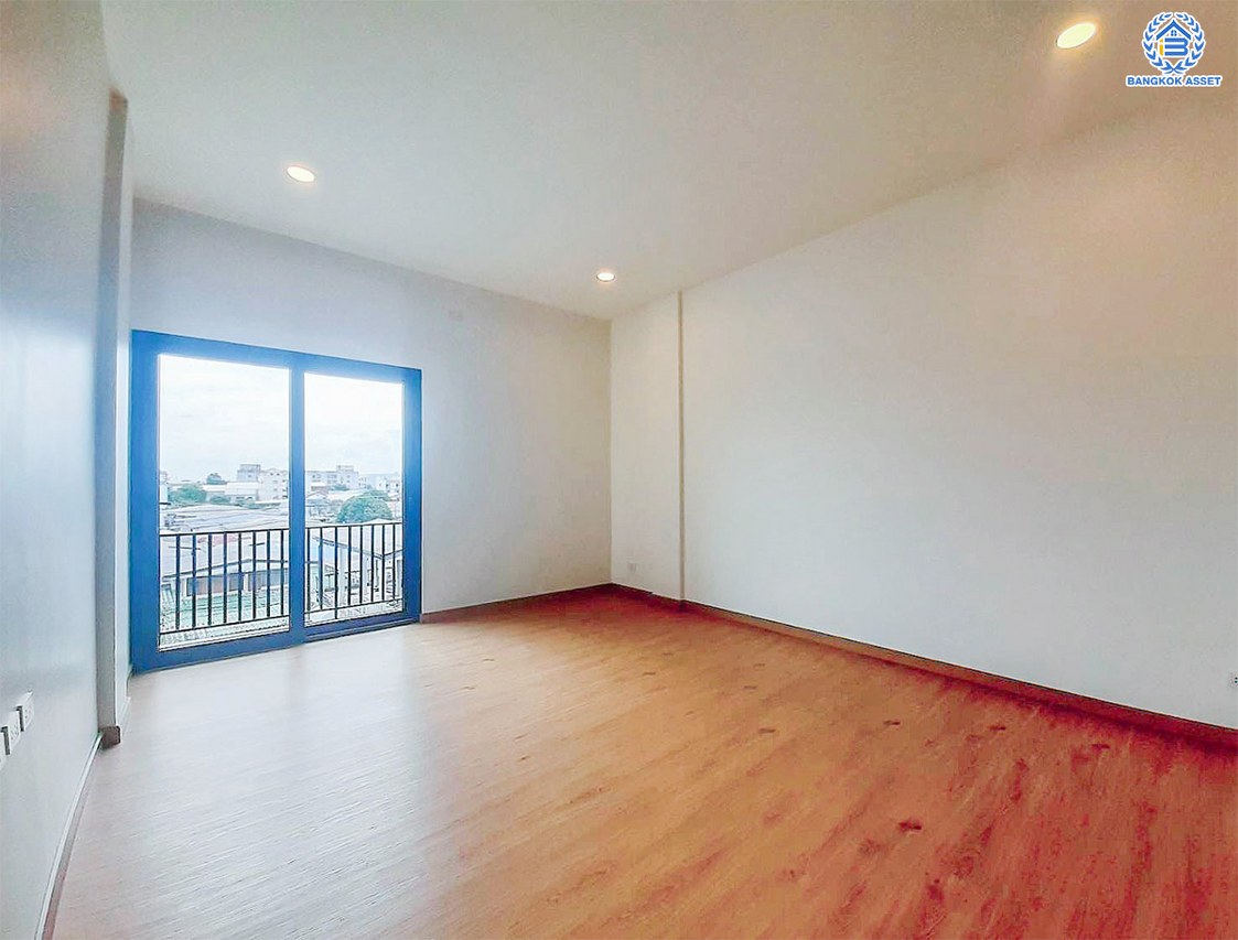 *****อาคารพาณิชย์มือสอง โครงการ เอสบีซี เทพารักษ์96 เนื้อที่เยอะถึง 24.7 ตร.ว. พื้นที่ใช้สอย 240 ตร.ม. ฟังก์ชัน 3 ห้องนอน 3 ห้องน้ำ 1 ที่จอดรถ บนทำเลติดถนนเทพารักษ์ เดินทางสะดวก ใกล้จุดขึ้นทางด่วน "กาญจนาภิเษก"