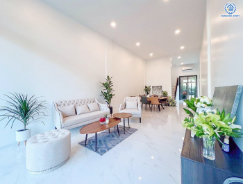 *****อาคารพาณิชย์มือสอง โครงการ เอสบีซี เทพารักษ์96 เนื้อที่เยอะถึง 24.7 ตร.ว. พื้นที่ใช้สอย 240 ตร.ม. ฟังก์ชัน 3 ห้องนอน 3 ห้องน้ำ 1 ที่จอดรถ บนทำเลติดถนนเทพารักษ์ เดินทางสะดวก ใกล้จุดขึ้นทางด่วน "กาญจนาภิเษก"