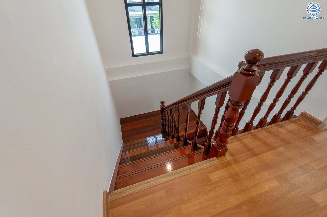 บ้านมือสองตกแต่งใหม่ โครงการ มณีรินทร์ รัตนาธิเบศร์ แบรนด์ Property Perfect เนื้อที่ 65.8 ตร.ว. พื้นที่ใช้สอย 254.16 ตร.ม. ฟังก์ชัน 4 ห้องนอน 2 ห้องน้ำ จอดรถได้ 2 คัน บนทำเลศักยภาพ เชื่อมต่อทั้ง ถนนรัตนาธิเบศร์ และถนนราชพฤกษ์ ใจกลาง 2 เซ็นทรัลฯ ใกล้ทางด่วน "งามวงศ์วาน" และรถไฟฟ้า "สถานีบางรักน้อยท่าอิฐ"