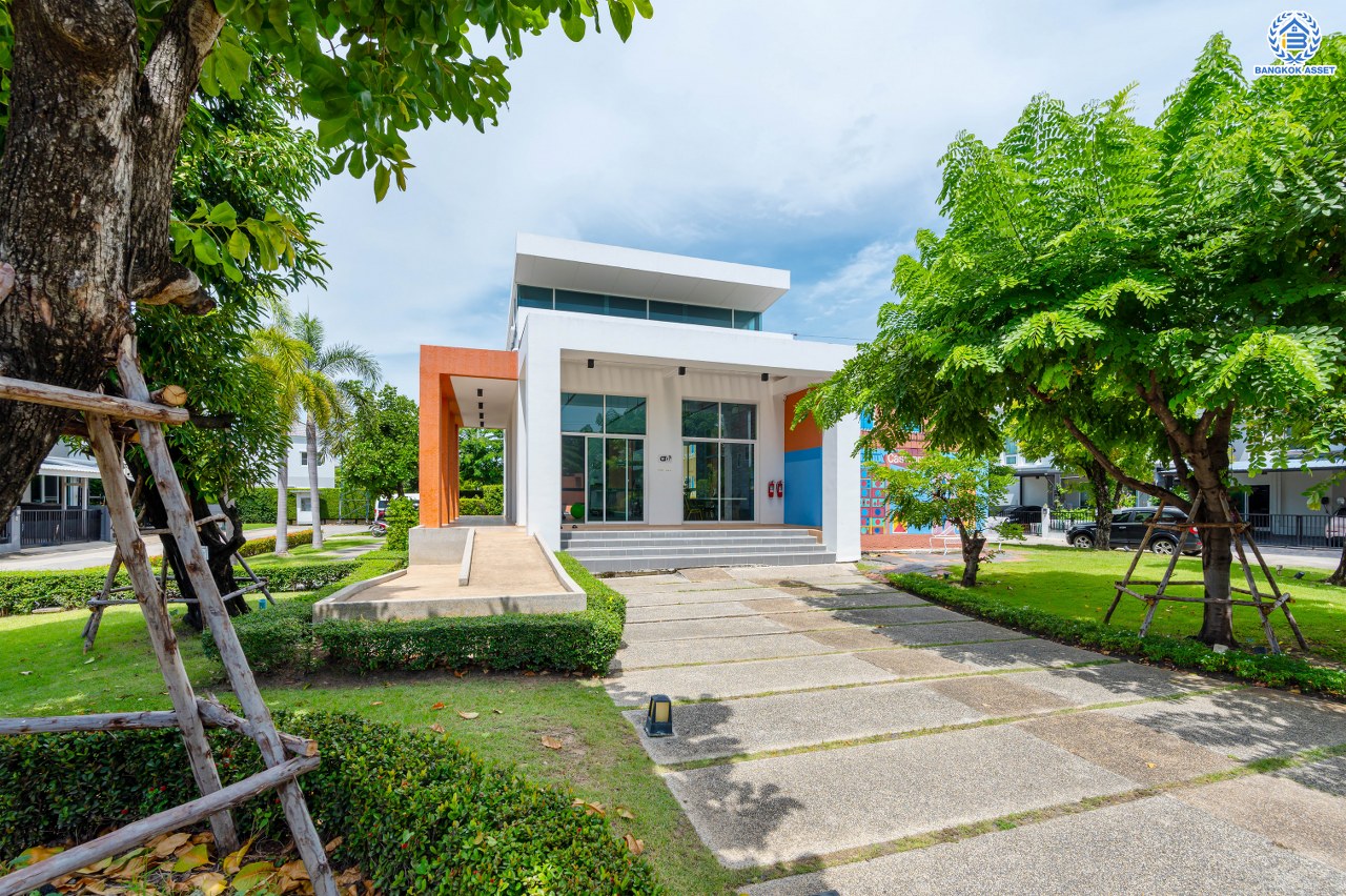 บ้านมือสองตกแต่งใหม่ โครงการ คาซ่าเพรสโต้ วงแหวน-ปิ่นเกล้า หลังมุม เนื้อที่ 67.3 ตร.ว. พื้นที่ใช้สอย 193.86 ตร.ม.  ฟังก์ชัน 4 ห้องนอน 3 ห้องน้ำ 2 ที่จอดรถ บ้านพร้อมอยู่ โครงการบนทำเลเดินทางสะดวก เชื่อมต่อถนนกาญจนาภิเษก ใกล้รถไฟฟ้าสายสีม่วง "สถานีสามแยกบางใหญ่" และจุดขึ้นทางด่วน "ศรีรัช"