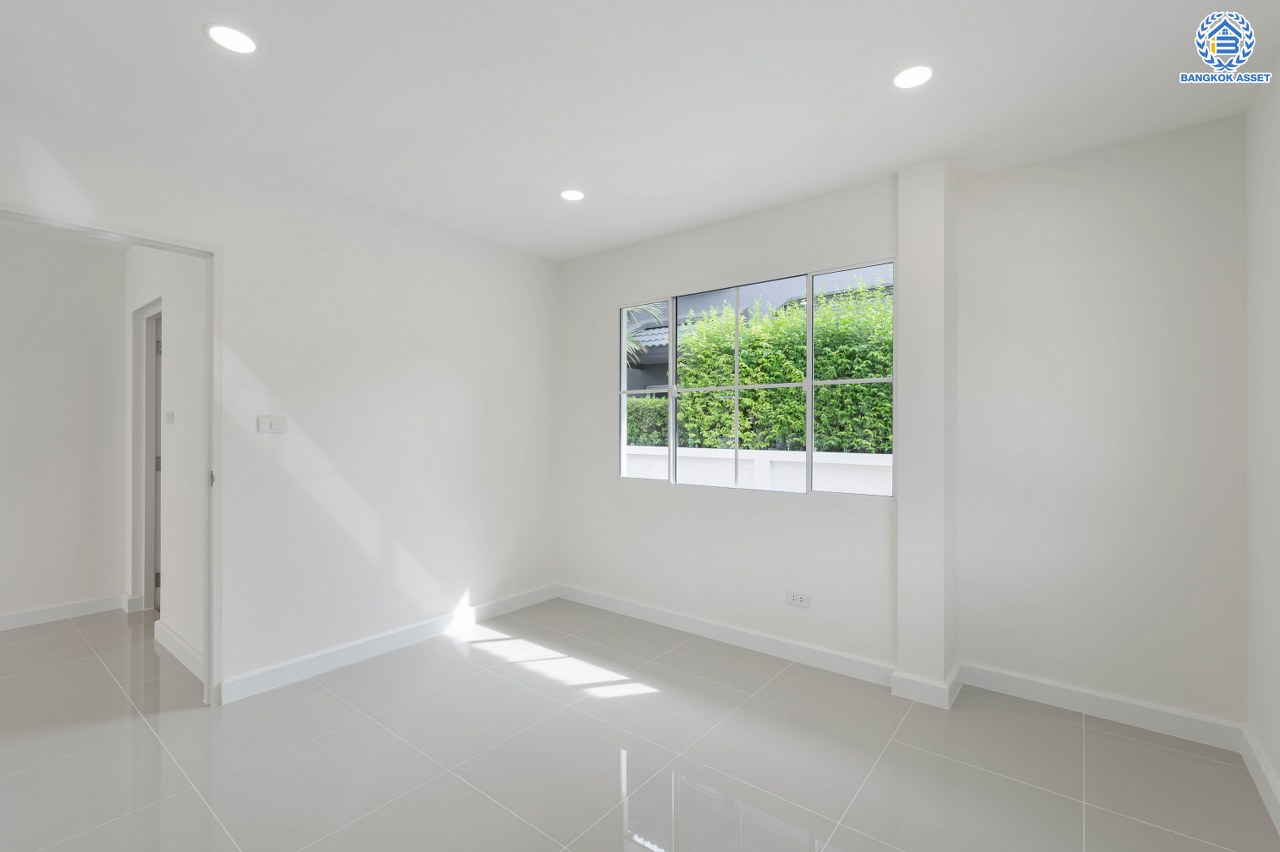 บ้านมือสองตกแต่งใหม่ แบรนด์ L&H โครงการ ชัยพฤกษ์ บางบัวทอง บ้านหลังใหญ่กว่า 71.3 ตร.ว. พื้นที่ใช้สอย 223.02 ตร.ม. ฟังก์ชัน 4 ห้องนอน 3 ห้องน้ำ จอดรถได้ 2 คัน มาพร้อม Facilities ภายในโครงการครบครัน บนทำเลเดินทางสะดวก ติดถนนบางกรวย-ไทรน้อย ใกล้เซ็นทรัลเวสต์เกต และรถไฟฟ้าสายสีม่วง "สถานีบางพลู"...