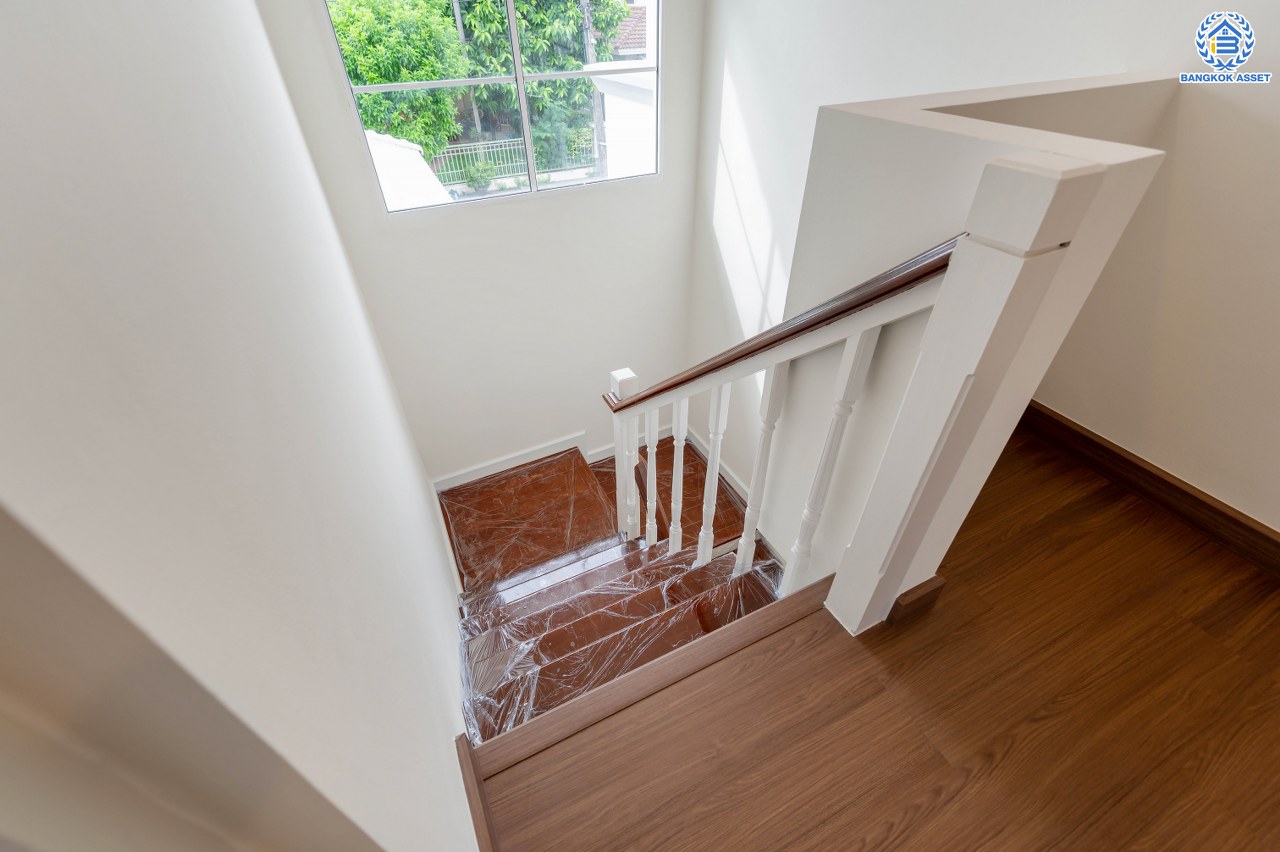 บ้านมือสองตกแต่งใหม่ แบรนด์ L&H โครงการ ชัยพฤกษ์ บางบัวทอง บ้านหลังใหญ่กว่า 71.3 ตร.ว. พื้นที่ใช้สอย 223.02 ตร.ม. ฟังก์ชัน 4 ห้องนอน 3 ห้องน้ำ จอดรถได้ 2 คัน มาพร้อม Facilities ภายในโครงการครบครัน บนทำเลเดินทางสะดวก ติดถนนบางกรวย-ไทรน้อย ใกล้เซ็นทรัลเวสต์เกต และรถไฟฟ้าสายสีม่วง "สถานีบางพลู"...