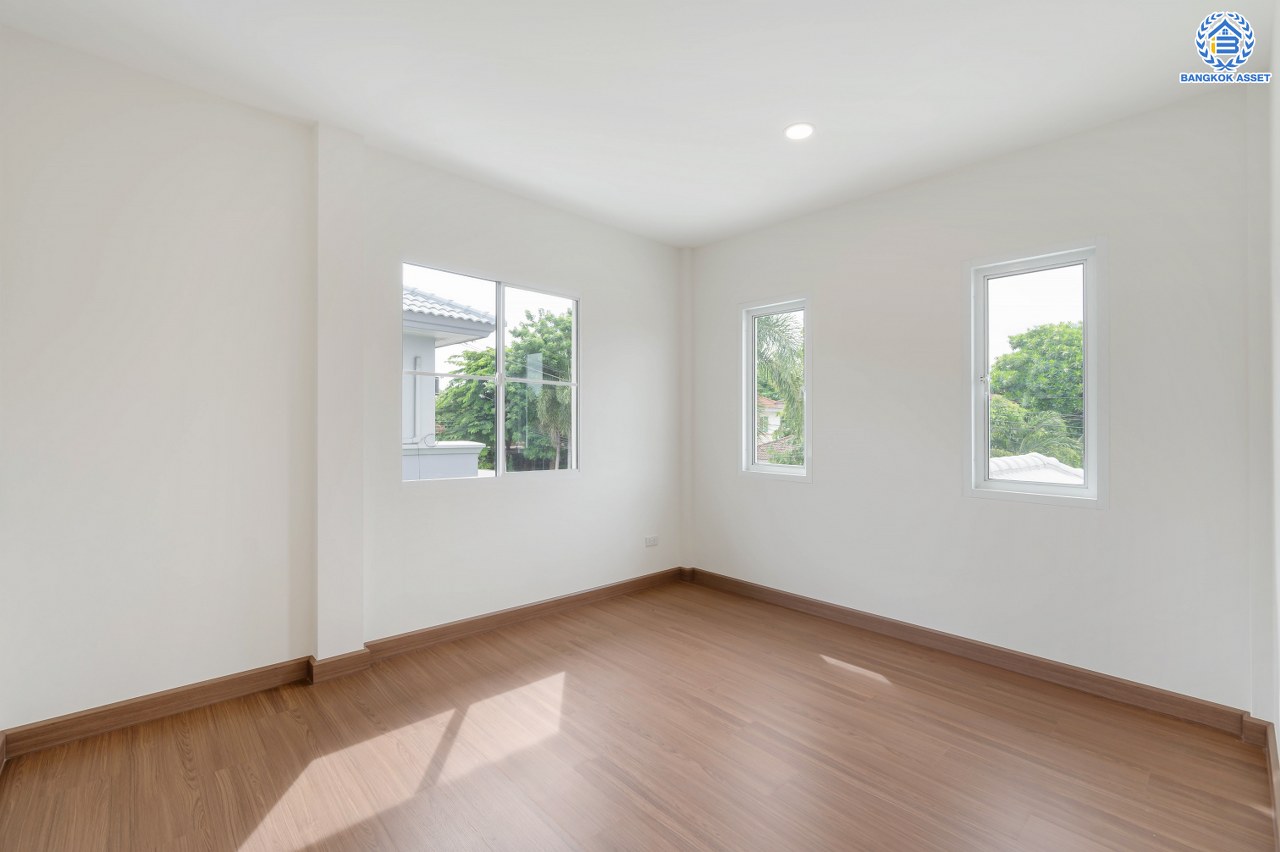 บ้านมือสองตกแต่งใหม่ แบรนด์ L&H โครงการ ชัยพฤกษ์ บางบัวทอง บ้านหลังใหญ่กว่า 71.3 ตร.ว. พื้นที่ใช้สอย 223.02 ตร.ม. ฟังก์ชัน 4 ห้องนอน 3 ห้องน้ำ จอดรถได้ 2 คัน มาพร้อม Facilities ภายในโครงการครบครัน บนทำเลเดินทางสะดวก ติดถนนบางกรวย-ไทรน้อย ใกล้เซ็นทรัลเวสต์เกต และรถไฟฟ้าสายสีม่วง "สถานีบางพลู"...