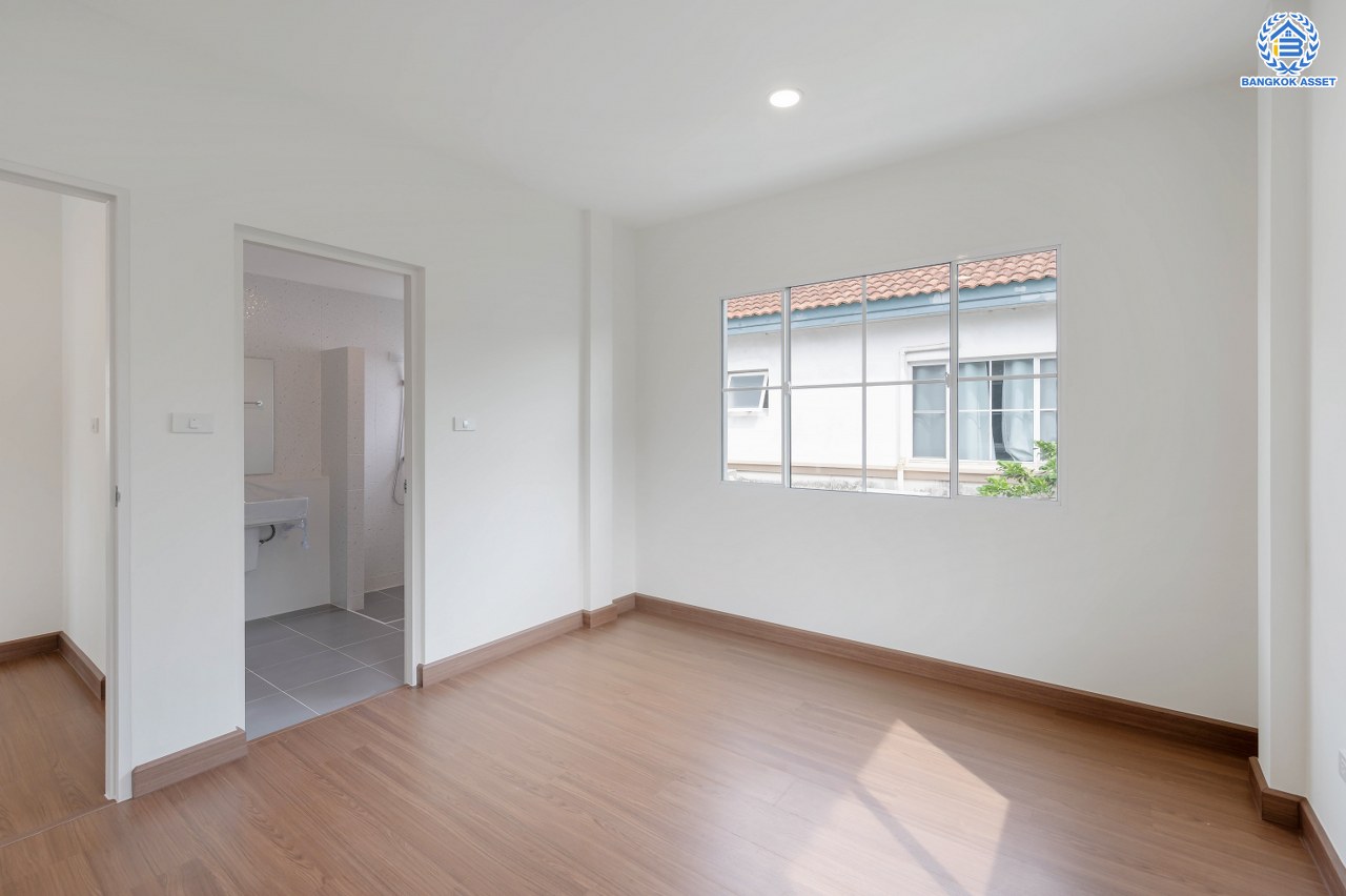 บ้านมือสองตกแต่งใหม่ แบรนด์ L&H โครงการ ชัยพฤกษ์ บางบัวทอง บ้านหลังใหญ่กว่า 71.3 ตร.ว. พื้นที่ใช้สอย 223.02 ตร.ม. ฟังก์ชัน 4 ห้องนอน 3 ห้องน้ำ จอดรถได้ 2 คัน มาพร้อม Facilities ภายในโครงการครบครัน บนทำเลเดินทางสะดวก ติดถนนบางกรวย-ไทรน้อย ใกล้เซ็นทรัลเวสต์เกต และรถไฟฟ้าสายสีม่วง "สถานีบางพลู"...