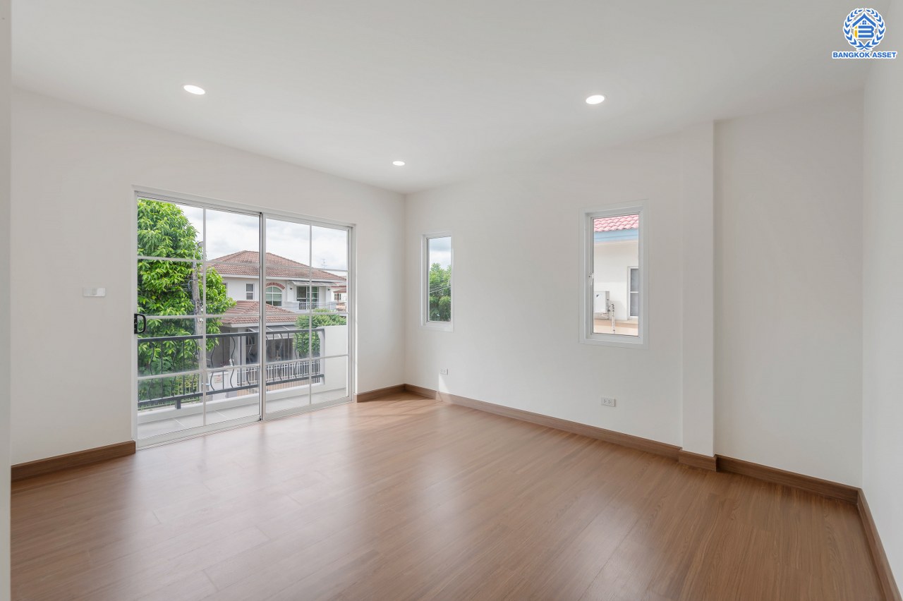 บ้านมือสองตกแต่งใหม่ แบรนด์ L&H โครงการ ชัยพฤกษ์ บางบัวทอง บ้านหลังใหญ่กว่า 71.3 ตร.ว. พื้นที่ใช้สอย 223.02 ตร.ม. ฟังก์ชัน 4 ห้องนอน 3 ห้องน้ำ จอดรถได้ 2 คัน มาพร้อม Facilities ภายในโครงการครบครัน บนทำเลเดินทางสะดวก ติดถนนบางกรวย-ไทรน้อย ใกล้เซ็นทรัลเวสต์เกต และรถไฟฟ้าสายสีม่วง "สถานีบางพลู"...