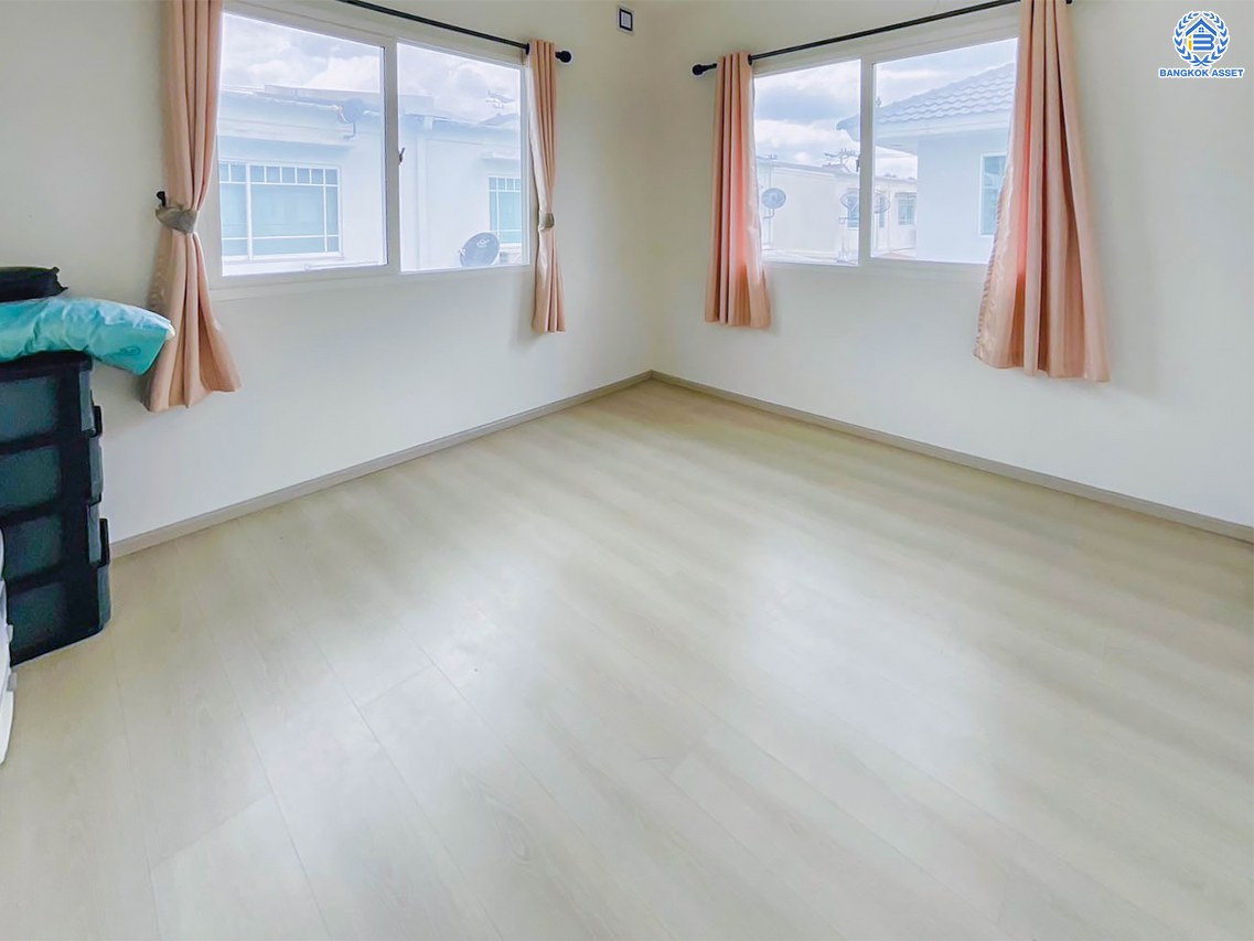 *****บ้านเดี่ยวมือสองจาก L&H โครงการ วิลเลจจิโอ รังสิต-คลอง3 เนื้อที่ 50.1 ตร.ว. ฟังก์ชัน 3 ห้องนอน 2 ห้องน้ำ 2 ที่จอดรถ บ้านสภาพดี พร้อมเข้าอยู่ บนทำเลแห่งการเดินทาง เชื่อมต่อถนนรังสิต-นครนายก ใกล้รถไฟฟ้าสายสีเขียว "สถานีคูคต" และทางด่วน "ดอนเมืองโทลเวย์" แถมฟรี เครื่องปรับอากาศ 2 เครื่อง จองเลย