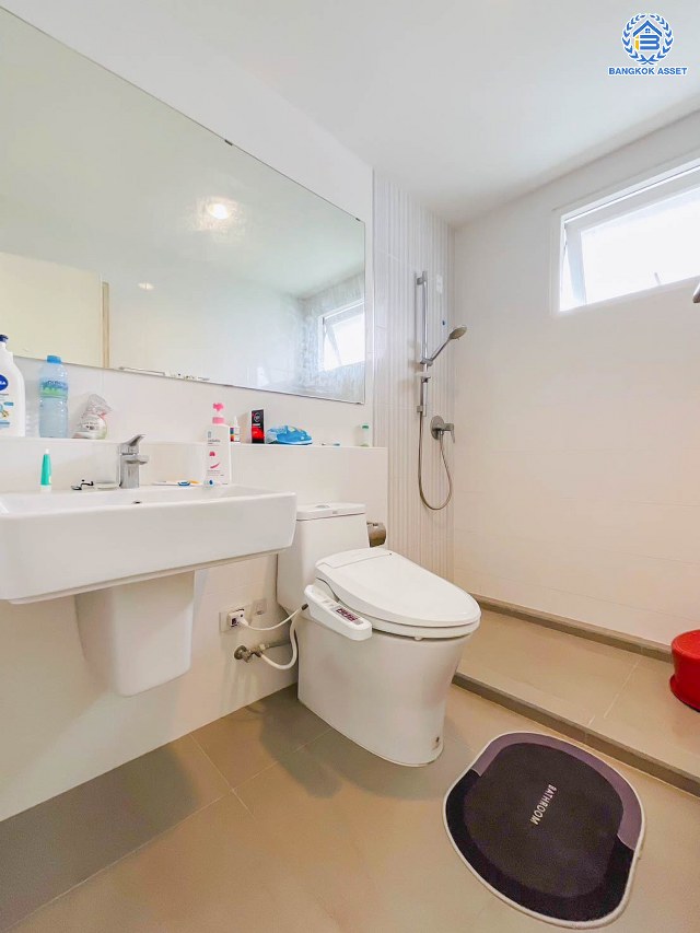 *****บ้านเดี่ยวมือสองจาก L&H โครงการ วิลเลจจิโอ รังสิต-คลอง3 เนื้อที่ 50.1 ตร.ว. ฟังก์ชัน 3 ห้องนอน 2 ห้องน้ำ 2 ที่จอดรถ บ้านสภาพดี พร้อมเข้าอยู่ บนทำเลแห่งการเดินทาง เชื่อมต่อถนนรังสิต-นครนายก ใกล้รถไฟฟ้าสายสีเขียว "สถานีคูคต" และทางด่วน "ดอนเมืองโทลเวย์" แถมฟรี เครื่องปรับอากาศ 2 เครื่อง จองเลย