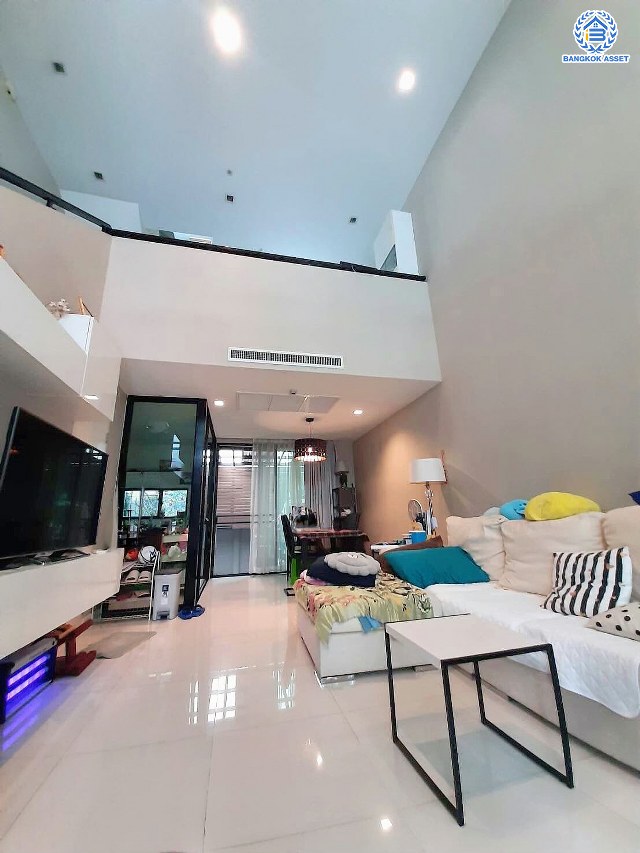 *****ทาวน์โฮม 3 ชั้นมือสอง โครงการ บ้านกลางเมือง วิภาวดี เนื้อที่ 20 ตร.ว. พื้นที่ใช้สอย 193 ตร.ม. ฟังก์ชัน 3 ห้องนอน 3 ห้องน้ำ 2 ที่จอดรถ บนทำเลเดินทางสะดวก เชื่อมต่อถนนวิภาวดี, ถนนรามอินทรา, ถนนแจ้งวัฒนะ ใกล้ห้างสรรพสินค้าเซ็นทรัล รามอินทรา และมหาวิทยาลัยเกษตรศาสตร์