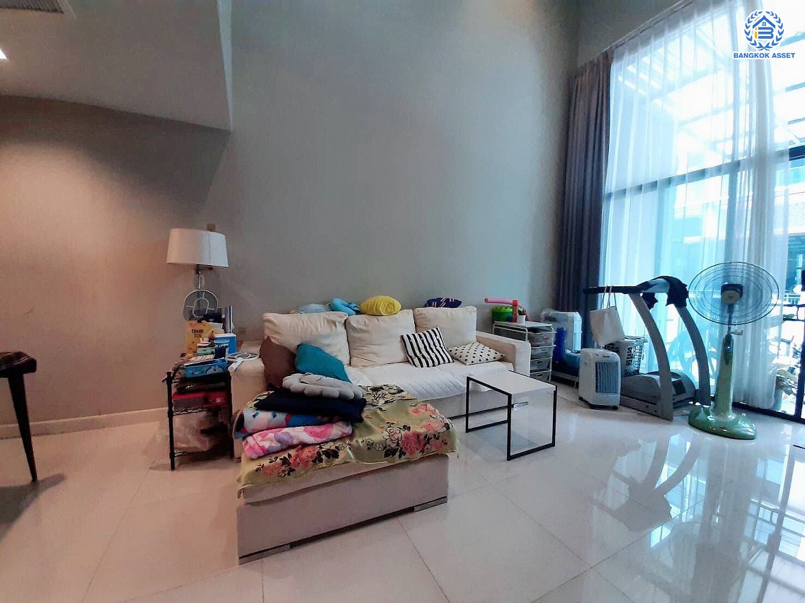 *****ทาวน์โฮม 3 ชั้นมือสอง โครงการ บ้านกลางเมือง วิภาวดี เนื้อที่ 20 ตร.ว. พื้นที่ใช้สอย 193 ตร.ม. ฟังก์ชัน 3 ห้องนอน 3 ห้องน้ำ 2 ที่จอดรถ บนทำเลเดินทางสะดวก เชื่อมต่อถนนวิภาวดี, ถนนรามอินทรา, ถนนแจ้งวัฒนะ ใกล้ห้างสรรพสินค้าเซ็นทรัล รามอินทรา และมหาวิทยาลัยเกษตรศาสตร์