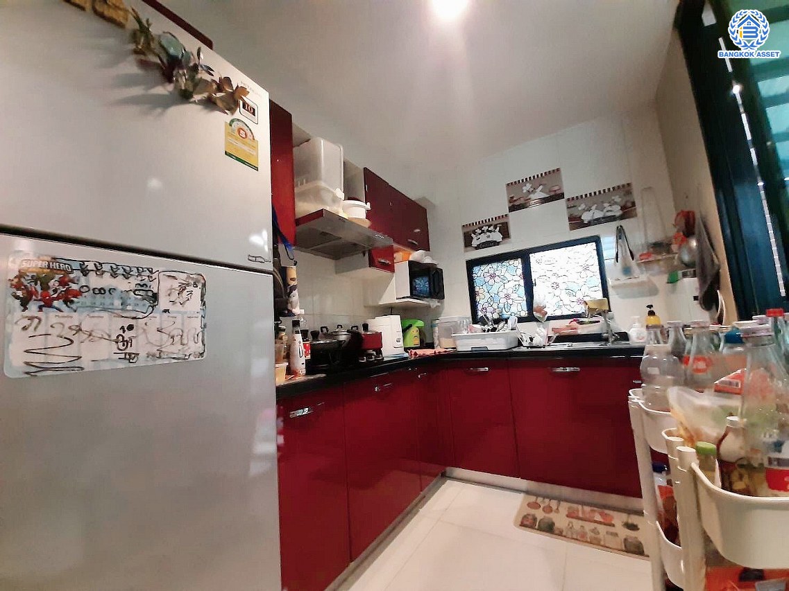 *****ทาวน์โฮม 3 ชั้นมือสอง โครงการ บ้านกลางเมือง วิภาวดี เนื้อที่ 20 ตร.ว. พื้นที่ใช้สอย 193 ตร.ม. ฟังก์ชัน 3 ห้องนอน 3 ห้องน้ำ 2 ที่จอดรถ บนทำเลเดินทางสะดวก เชื่อมต่อถนนวิภาวดี, ถนนรามอินทรา, ถนนแจ้งวัฒนะ ใกล้ห้างสรรพสินค้าเซ็นทรัล รามอินทรา และมหาวิทยาลัยเกษตรศาสตร์