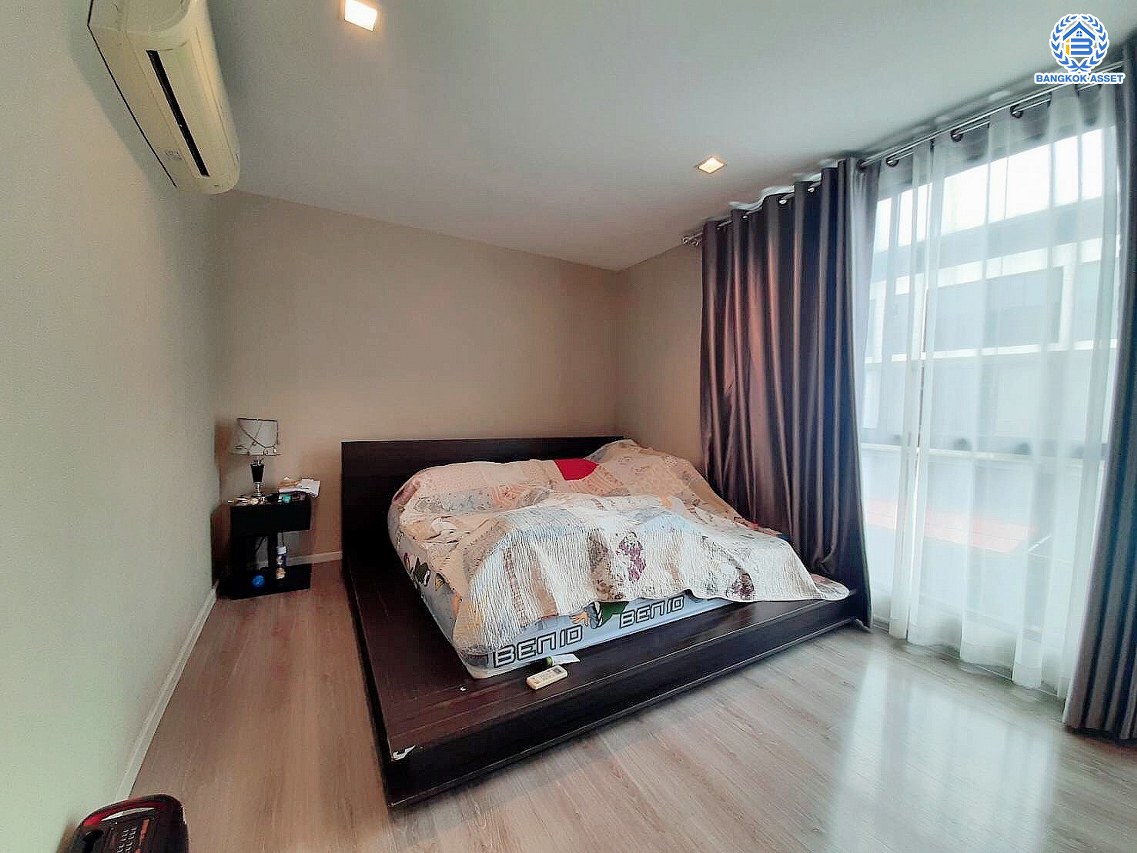 *****ทาวน์โฮม 3 ชั้นมือสอง โครงการ บ้านกลางเมือง วิภาวดี เนื้อที่ 20 ตร.ว. พื้นที่ใช้สอย 193 ตร.ม. ฟังก์ชัน 3 ห้องนอน 3 ห้องน้ำ 2 ที่จอดรถ บนทำเลเดินทางสะดวก เชื่อมต่อถนนวิภาวดี, ถนนรามอินทรา, ถนนแจ้งวัฒนะ ใกล้ห้างสรรพสินค้าเซ็นทรัล รามอินทรา และมหาวิทยาลัยเกษตรศาสตร์