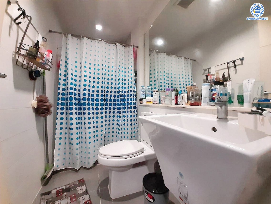 *****ทาวน์โฮม 3 ชั้นมือสอง โครงการ บ้านกลางเมือง วิภาวดี เนื้อที่ 20 ตร.ว. พื้นที่ใช้สอย 193 ตร.ม. ฟังก์ชัน 3 ห้องนอน 3 ห้องน้ำ 2 ที่จอดรถ บนทำเลเดินทางสะดวก เชื่อมต่อถนนวิภาวดี, ถนนรามอินทรา, ถนนแจ้งวัฒนะ ใกล้ห้างสรรพสินค้าเซ็นทรัล รามอินทรา และมหาวิทยาลัยเกษตรศาสตร์