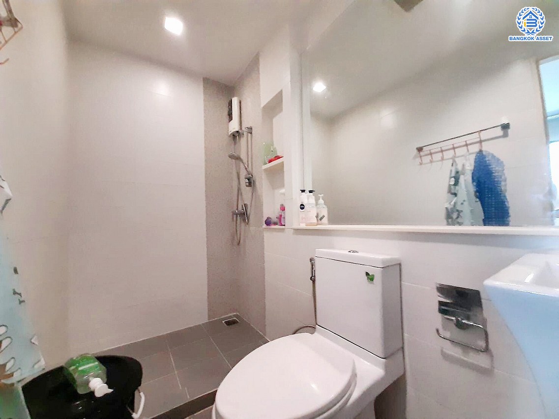 *****ทาวน์โฮม 3 ชั้นมือสอง โครงการ บ้านกลางเมือง วิภาวดี เนื้อที่ 20 ตร.ว. พื้นที่ใช้สอย 193 ตร.ม. ฟังก์ชัน 3 ห้องนอน 3 ห้องน้ำ 2 ที่จอดรถ บนทำเลเดินทางสะดวก เชื่อมต่อถนนวิภาวดี, ถนนรามอินทรา, ถนนแจ้งวัฒนะ ใกล้ห้างสรรพสินค้าเซ็นทรัล รามอินทรา และมหาวิทยาลัยเกษตรศาสตร์