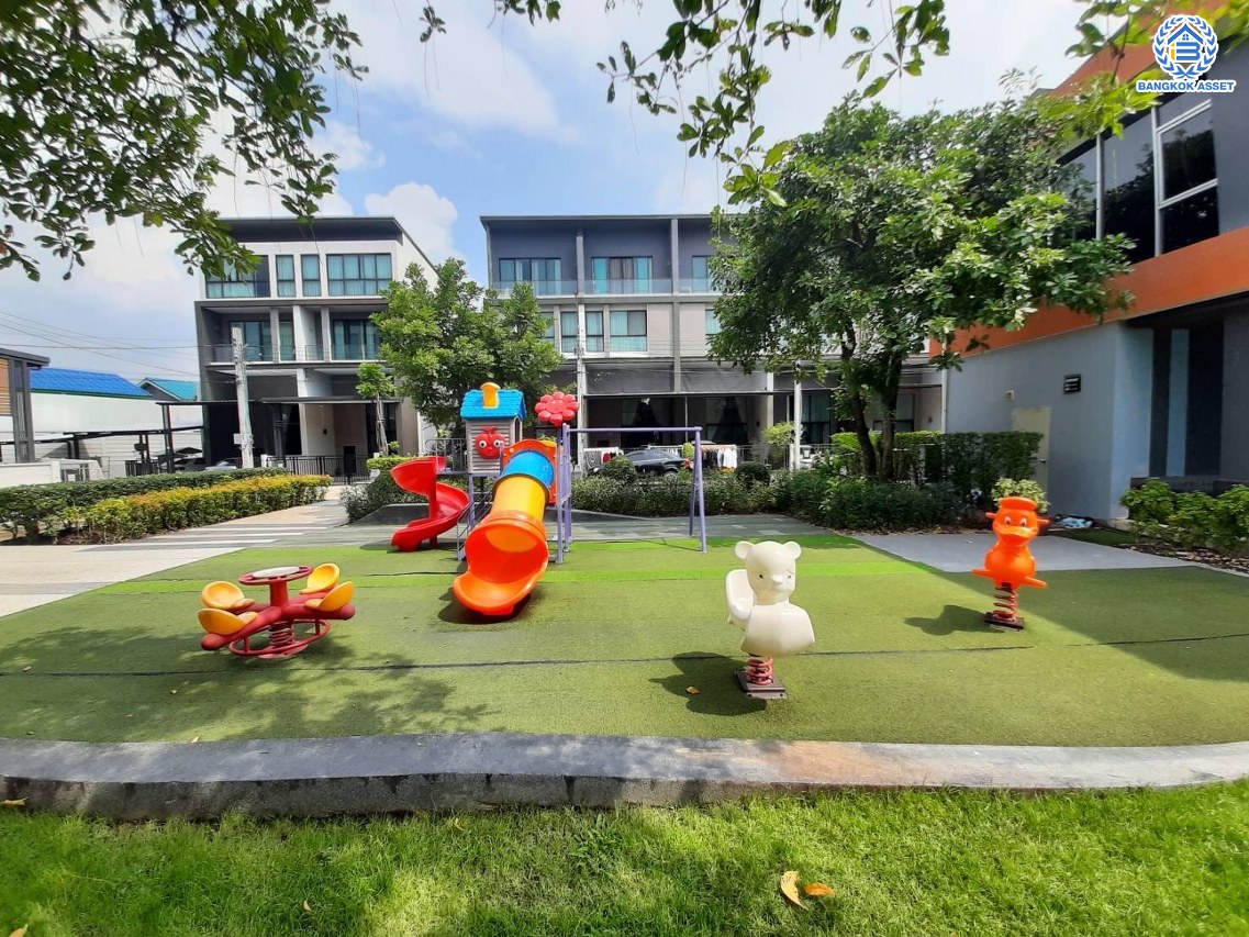 *****ทาวน์โฮม 3 ชั้นมือสอง โครงการ บ้านกลางเมือง วิภาวดี เนื้อที่ 20 ตร.ว. พื้นที่ใช้สอย 193 ตร.ม. ฟังก์ชัน 3 ห้องนอน 3 ห้องน้ำ 2 ที่จอดรถ บนทำเลเดินทางสะดวก เชื่อมต่อถนนวิภาวดี, ถนนรามอินทรา, ถนนแจ้งวัฒนะ ใกล้ห้างสรรพสินค้าเซ็นทรัล รามอินทรา และมหาวิทยาลัยเกษตรศาสตร์