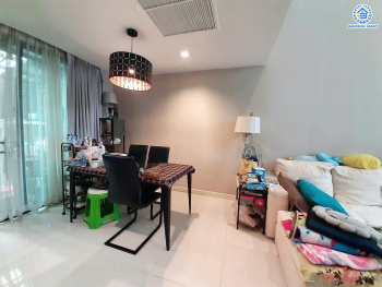 *****ทาวน์โฮม 3 ชั้นมือสอง โครงการ บ้านกลางเมือง วิภาวดี เนื้อที่ 20 ตร.ว. พื้นที่ใช้สอย 193 ตร.ม. ฟังก์ชัน 3 ห้องนอน 3 ห้องน้ำ 2 ที่จอดรถ บนทำเลเดินทางสะดวก เชื่อมต่อถนนวิภาวดี, ถนนรามอินทรา, ถนนแจ้งวัฒนะ ใกล้ห้างสรรพสินค้าเซ็นทรัล รามอินทรา และมหาวิทยาลัยเกษตรศาสตร์