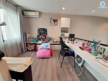 *****ทาวน์โฮม 3 ชั้นมือสอง โครงการ บ้านกลางเมือง วิภาวดี เนื้อที่ 20 ตร.ว. พื้นที่ใช้สอย 193 ตร.ม. ฟังก์ชัน 3 ห้องนอน 3 ห้องน้ำ 2 ที่จอดรถ บนทำเลเดินทางสะดวก เชื่อมต่อถนนวิภาวดี, ถนนรามอินทรา, ถนนแจ้งวัฒนะ ใกล้ห้างสรรพสินค้าเซ็นทรัล รามอินทรา และมหาวิทยาลัยเกษตรศาสตร์