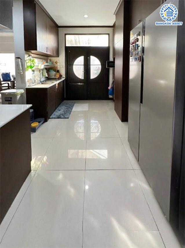 *****บ้านเดี่ยวมือสอง โครงการ อารียา สวนา เนื้อที่ 71 ตร.ว. ฟังก์ชัน 3 ห้องนอน 3 ห้องน้ำ 2 ที่จอดรถ บ้านทำเลเมือง ใกล้เดอะคริสตัล เอกมัย-รามอินทรา โครงการติดถนนใหญ่ ถนนเกษตร-นวมินทร์ ใกล้รถไฟฟ้าสายสีชมพู "สถานีมัยลาภ"  และใกล้จุดขึ้นทางด่วน "รามอินทรา-อาจณรงค์"