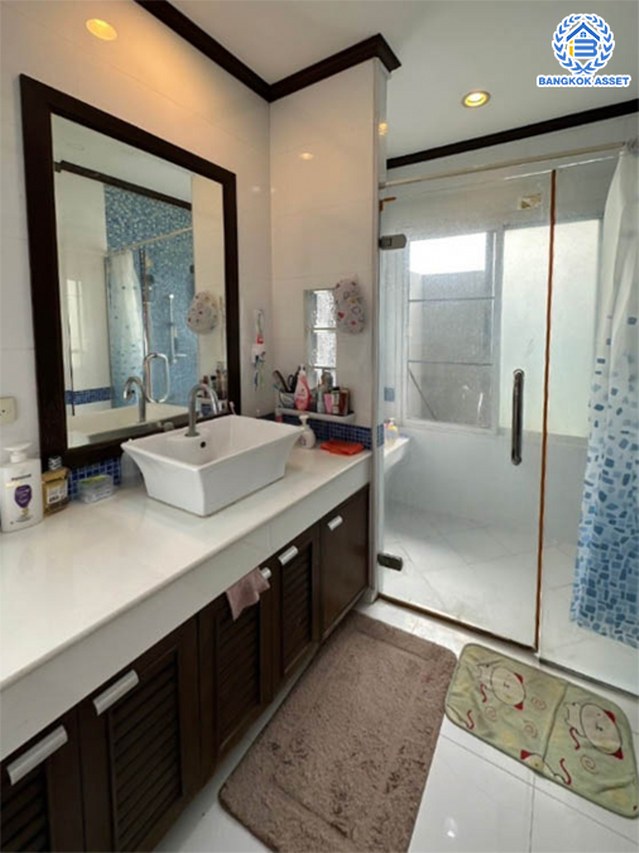 *****บ้านเดี่ยวมือสอง โครงการ อารียา สวนา เนื้อที่ 71 ตร.ว. ฟังก์ชัน 3 ห้องนอน 3 ห้องน้ำ 2 ที่จอดรถ บ้านทำเลเมือง ใกล้เดอะคริสตัล เอกมัย-รามอินทรา โครงการติดถนนใหญ่ ถนนเกษตร-นวมินทร์ ใกล้รถไฟฟ้าสายสีชมพู "สถานีมัยลาภ"  และใกล้จุดขึ้นทางด่วน "รามอินทรา-อาจณรงค์"