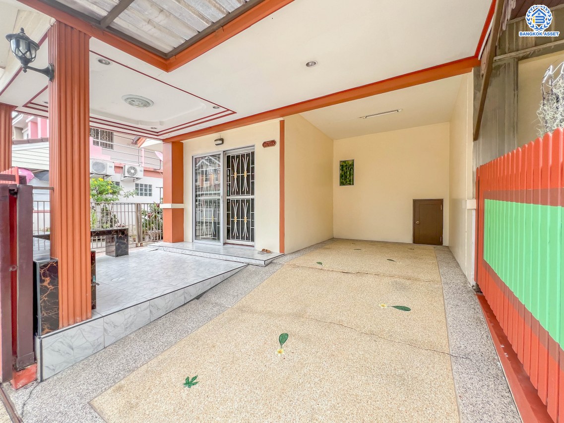 *****ทาวน์เฮ้าส์มือสองนนทบุรี โครงการ พฤกษาวิลล์49/1 เนื้อที่กว้างเกือบ 23.50 ตร.ว. ฟังก์ชัน 3 ห้องนอน 2 ห้องน้ำ บ้านต่อเติมพร้อมอยู่ หลังบ้านไม่ชนใคร บนทำเลใกล้เซ็นทรัลเวสต์เกต เชื่อมต่อถนนกาญจนาภิเษก ใกล้รถไฟฟ้าสายสีม่วง "สถานีตลาดบางใหญ่" และทางด่วน "กาญจนาภิเษก"