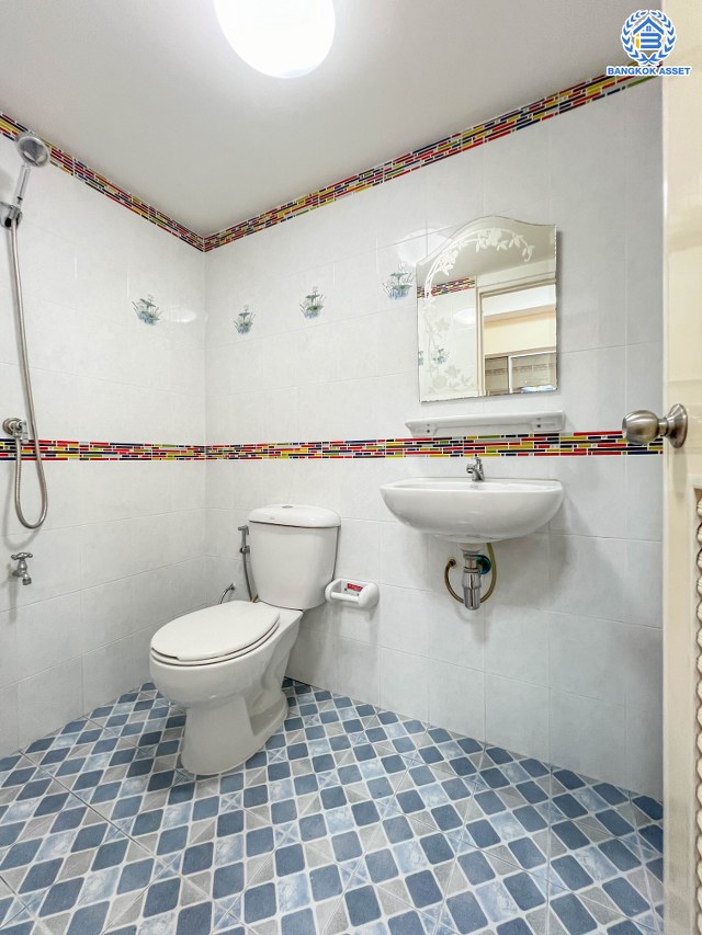 *****ทาวน์เฮ้าส์มือสองนนทบุรี โครงการ พฤกษาวิลล์49/1 เนื้อที่กว้างเกือบ 23.50 ตร.ว. ฟังก์ชัน 3 ห้องนอน 2 ห้องน้ำ บ้านต่อเติมพร้อมอยู่ หลังบ้านไม่ชนใคร บนทำเลใกล้เซ็นทรัลเวสต์เกต เชื่อมต่อถนนกาญจนาภิเษก ใกล้รถไฟฟ้าสายสีม่วง "สถานีตลาดบางใหญ่" และทางด่วน "กาญจนาภิเษก"