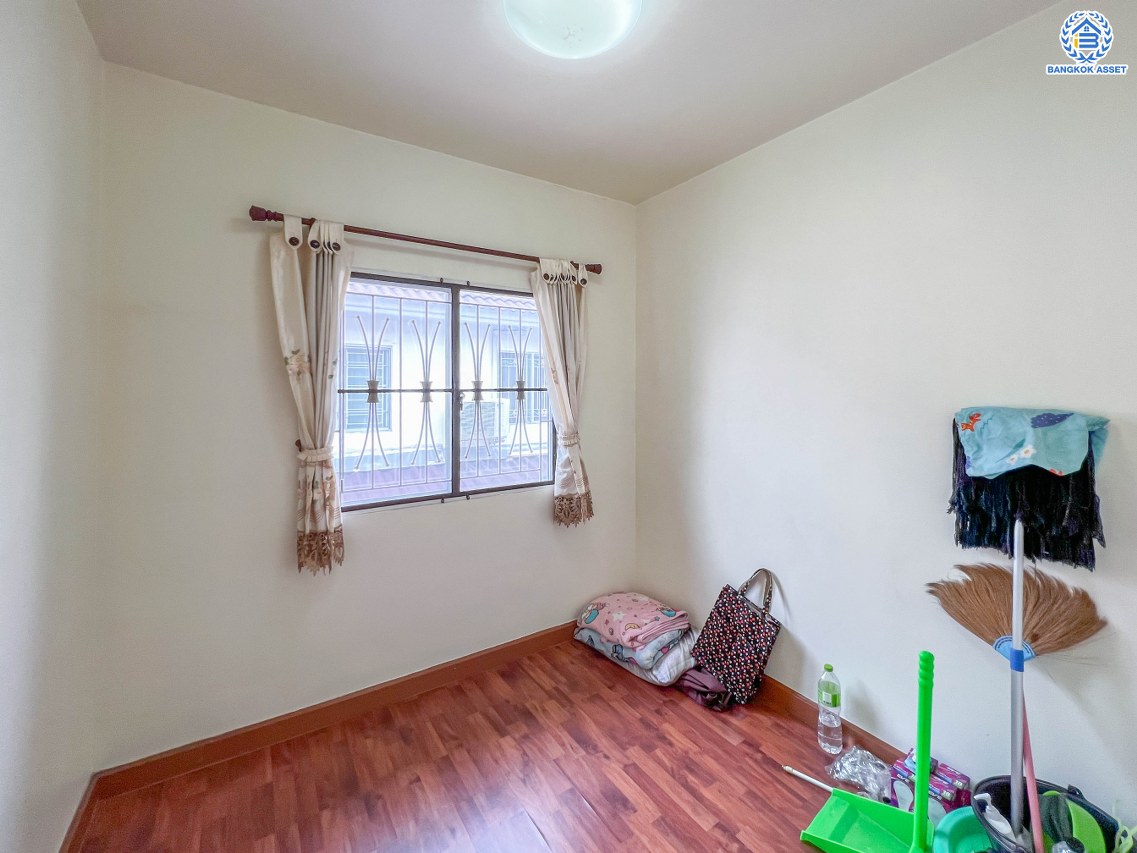 *****ทาวน์เฮ้าส์มือสองนนทบุรี โครงการ พฤกษาวิลล์49/1 เนื้อที่กว้างเกือบ 23.50 ตร.ว. ฟังก์ชัน 3 ห้องนอน 2 ห้องน้ำ บ้านต่อเติมพร้อมอยู่ หลังบ้านไม่ชนใคร บนทำเลใกล้เซ็นทรัลเวสต์เกต เชื่อมต่อถนนกาญจนาภิเษก ใกล้รถไฟฟ้าสายสีม่วง "สถานีตลาดบางใหญ่" และทางด่วน "กาญจนาภิเษก"