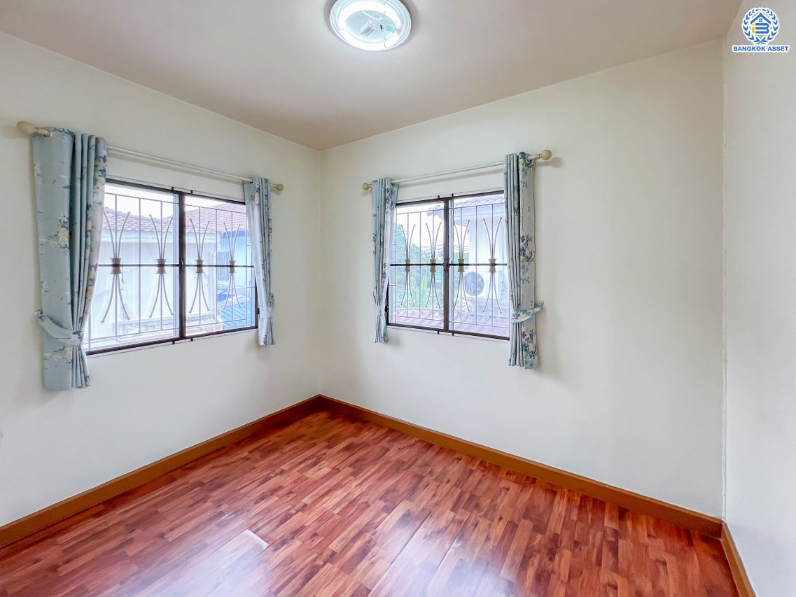 *****ทาวน์เฮ้าส์มือสองนนทบุรี โครงการ พฤกษาวิลล์49/1 เนื้อที่กว้างเกือบ 23.50 ตร.ว. ฟังก์ชัน 3 ห้องนอน 2 ห้องน้ำ บ้านต่อเติมพร้อมอยู่ หลังบ้านไม่ชนใคร บนทำเลใกล้เซ็นทรัลเวสต์เกต เชื่อมต่อถนนกาญจนาภิเษก ใกล้รถไฟฟ้าสายสีม่วง "สถานีตลาดบางใหญ่" และทางด่วน "กาญจนาภิเษก"