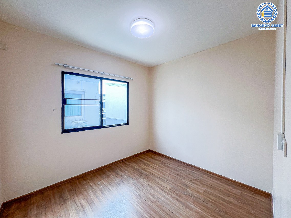 *****ทาวน์เฮ้าส์มือสองนนทบุรี โครงการ พลีโน่ ชัยพฤกษ์-แจ้งวัฒนะ หลังมุม! เนื้อที่เกือบ 17.90 ตร.ว. ฟังก์ชัน 3 ห้องนอน 2 ห้องน้ำ 2 ที่จอดรถ บ้านสภาพใหม่ ต่อเติมหลังคาโรงจอดรถ และครัวให้เรียบร้อยแล้ว บนทำเลดี เชื่อมต่อถนน 345, ถนนราชพฤกษ์ ใกล้จุดขึ้นทางด่วน "ศรีสมาน"