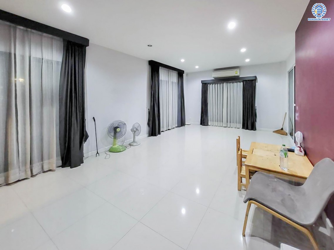 *****บ้านเดี่ยวมือสอง โครงการ ซีรีน กัลปพฤกษ์ เนื้อที่ 60.00 ตร.ว. พื้นที่ใช้สอย 229 ตร.ม. ฟังก์ชัน 4 ห้องนอน 4 ห้องน้ำ 2 ที่จอดรถ บ้านสวยทำเลดี พร้อมอยู่ โครงการบนทำเลเดินทางสะดวก เชื่อมต่อถนนกัลปพฤกษ์ ถนนกาญจนาภิเษก ถนนเอกชัย-บอน ใกล้ห้างสรรพสินค้า เดอะมอลล์ บางแค และโรงเรียนเด่นหล้า