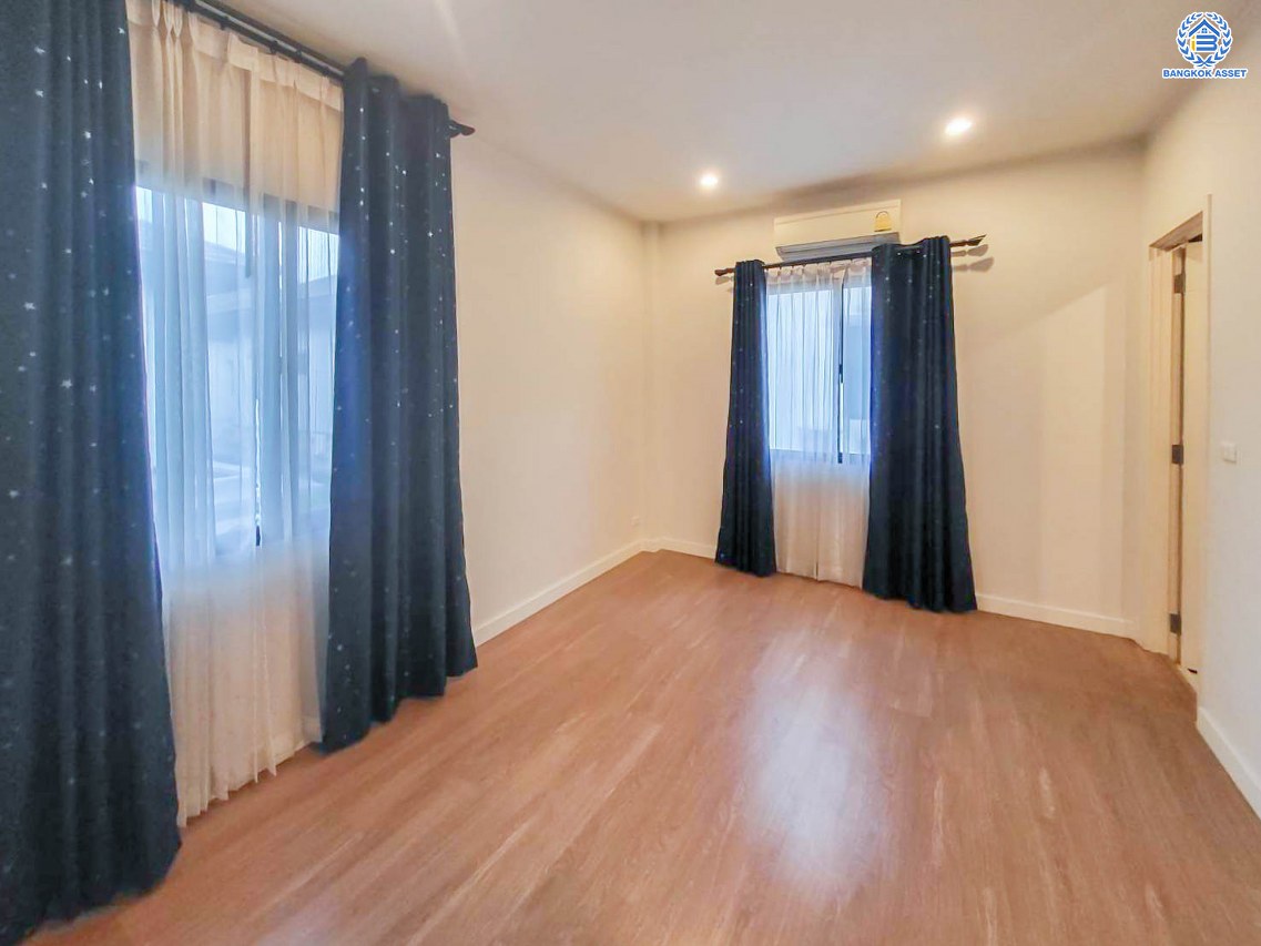 *****บ้านเดี่ยวมือสอง โครงการ ซีรีน กัลปพฤกษ์ เนื้อที่ 60.00 ตร.ว. พื้นที่ใช้สอย 229 ตร.ม. ฟังก์ชัน 4 ห้องนอน 4 ห้องน้ำ 2 ที่จอดรถ บ้านสวยทำเลดี พร้อมอยู่ โครงการบนทำเลเดินทางสะดวก เชื่อมต่อถนนกัลปพฤกษ์ ถนนกาญจนาภิเษก ถนนเอกชัย-บอน ใกล้ห้างสรรพสินค้า เดอะมอลล์ บางแค และโรงเรียนเด่นหล้า