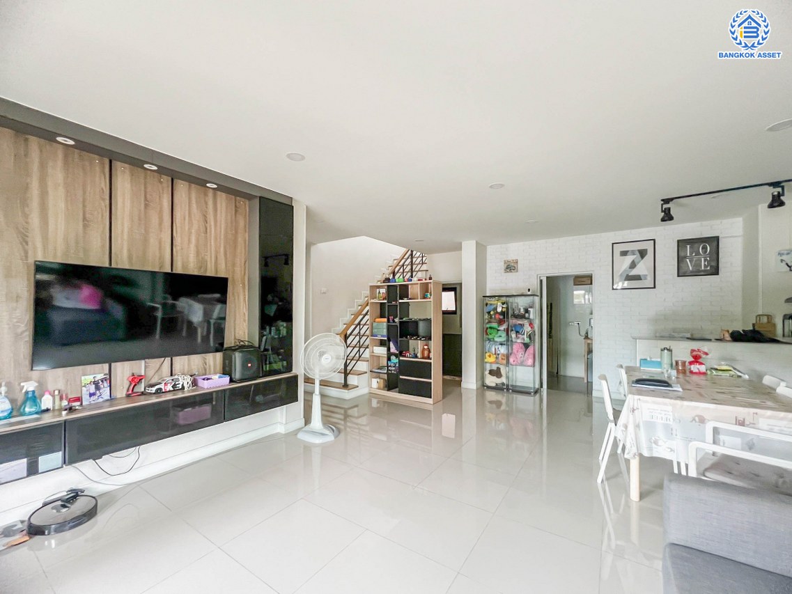 *****บ้านเดี่ยวมือสอง โครงการ เซนโทร ชัยพฤกษ์-แจ้งวัฒนะ2 หลังมุม จากแบรนด์ AP Thai เนื้อที่ 61.50 ตร.ว. พื้นที่ใช้สอย 255 ตร.ม. ฟังก์ชัน 4 ห้องนอน 6 ห้องน้ำ 2 ที่จอดรถ บ้านฟังก์ชั่นเยอะ ใกล้แหล่งอำนวยความสะดวก บนทำเล เชื่อมต่อถนนสะพานนนทบุรี-บางบัวทอง ถนนชัยพฤกษ์ ถนนราชพฤกษ์ ใกล้จุดขึ้นทางด่วน "แจ้งวัฒนะ"