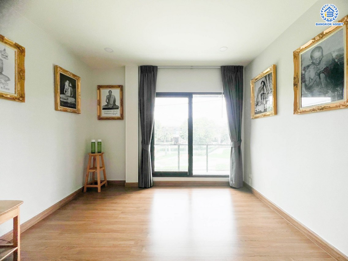 *****บ้านเดี่ยวมือสอง โครงการ เซนโทร ชัยพฤกษ์-แจ้งวัฒนะ2 หลังมุม จากแบรนด์ AP Thai เนื้อที่ 61.50 ตร.ว. พื้นที่ใช้สอย 255 ตร.ม. ฟังก์ชัน 4 ห้องนอน 6 ห้องน้ำ 2 ที่จอดรถ บ้านฟังก์ชั่นเยอะ ใกล้แหล่งอำนวยความสะดวก บนทำเล เชื่อมต่อถนนสะพานนนทบุรี-บางบัวทอง ถนนชัยพฤกษ์ ถนนราชพฤกษ์ ใกล้จุดขึ้นทางด่วน "แจ้งวัฒนะ"