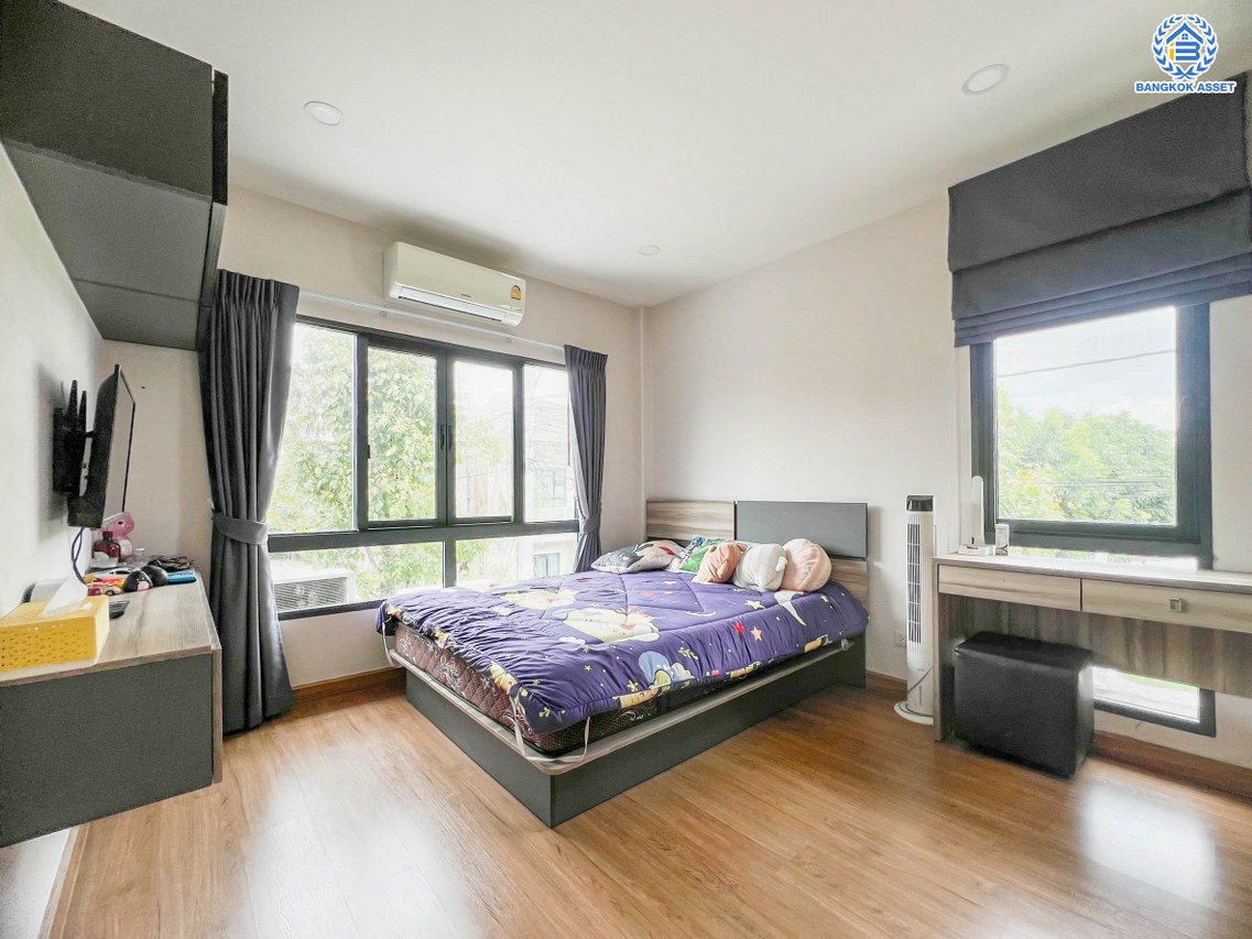 *****บ้านเดี่ยวมือสอง โครงการ เซนโทร ชัยพฤกษ์-แจ้งวัฒนะ2 หลังมุม จากแบรนด์ AP Thai เนื้อที่ 61.50 ตร.ว. พื้นที่ใช้สอย 255 ตร.ม. ฟังก์ชัน 4 ห้องนอน 6 ห้องน้ำ 2 ที่จอดรถ บ้านฟังก์ชั่นเยอะ ใกล้แหล่งอำนวยความสะดวก บนทำเล เชื่อมต่อถนนสะพานนนทบุรี-บางบัวทอง ถนนชัยพฤกษ์ ถนนราชพฤกษ์ ใกล้จุดขึ้นทางด่วน "แจ้งวัฒนะ"