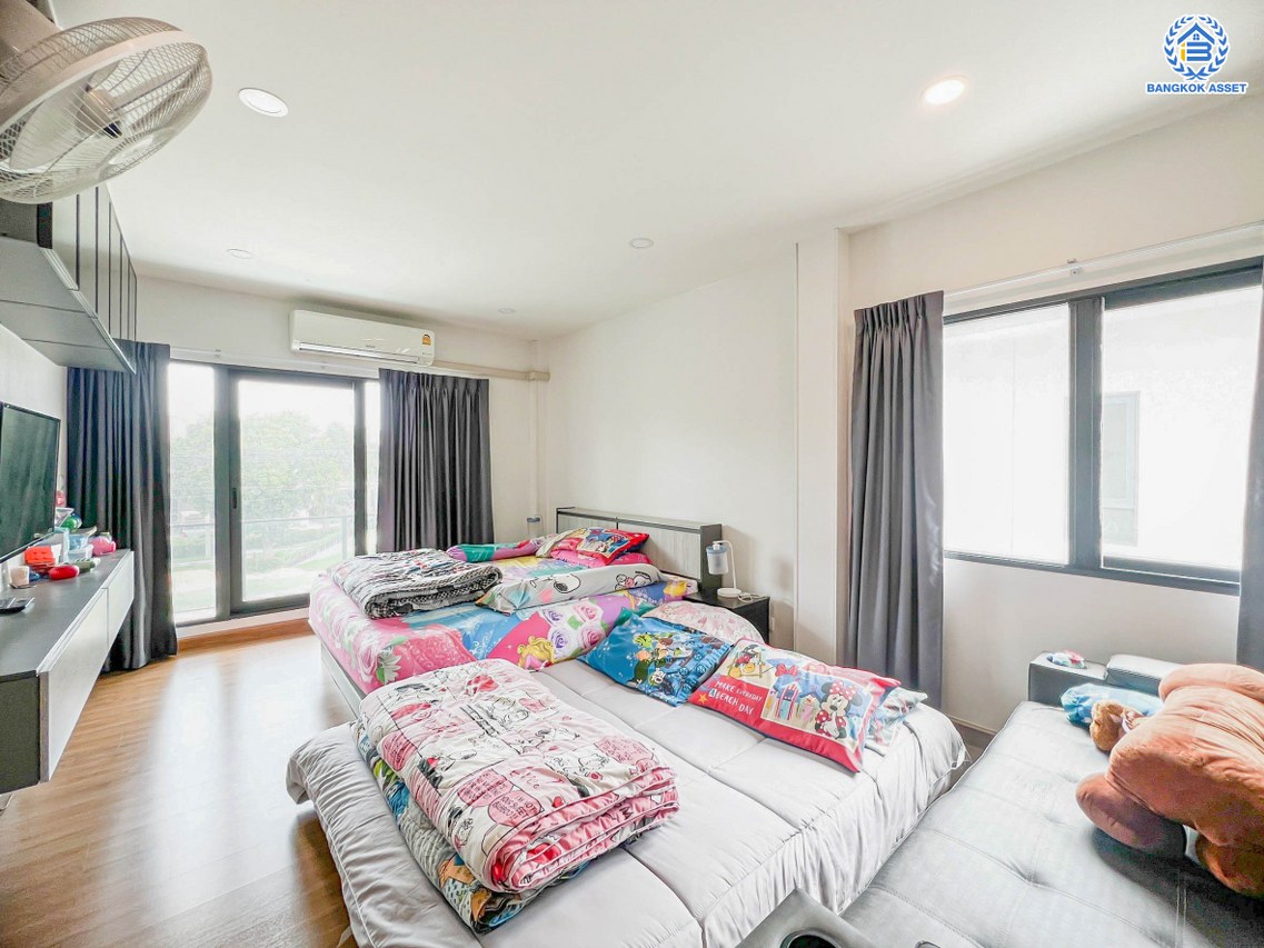 *****บ้านเดี่ยวมือสอง โครงการ เซนโทร ชัยพฤกษ์-แจ้งวัฒนะ2 หลังมุม จากแบรนด์ AP Thai เนื้อที่ 61.50 ตร.ว. พื้นที่ใช้สอย 255 ตร.ม. ฟังก์ชัน 4 ห้องนอน 6 ห้องน้ำ 2 ที่จอดรถ บ้านฟังก์ชั่นเยอะ ใกล้แหล่งอำนวยความสะดวก บนทำเล เชื่อมต่อถนนสะพานนนทบุรี-บางบัวทอง ถนนชัยพฤกษ์ ถนนราชพฤกษ์ ใกล้จุดขึ้นทางด่วน "แจ้งวัฒนะ"