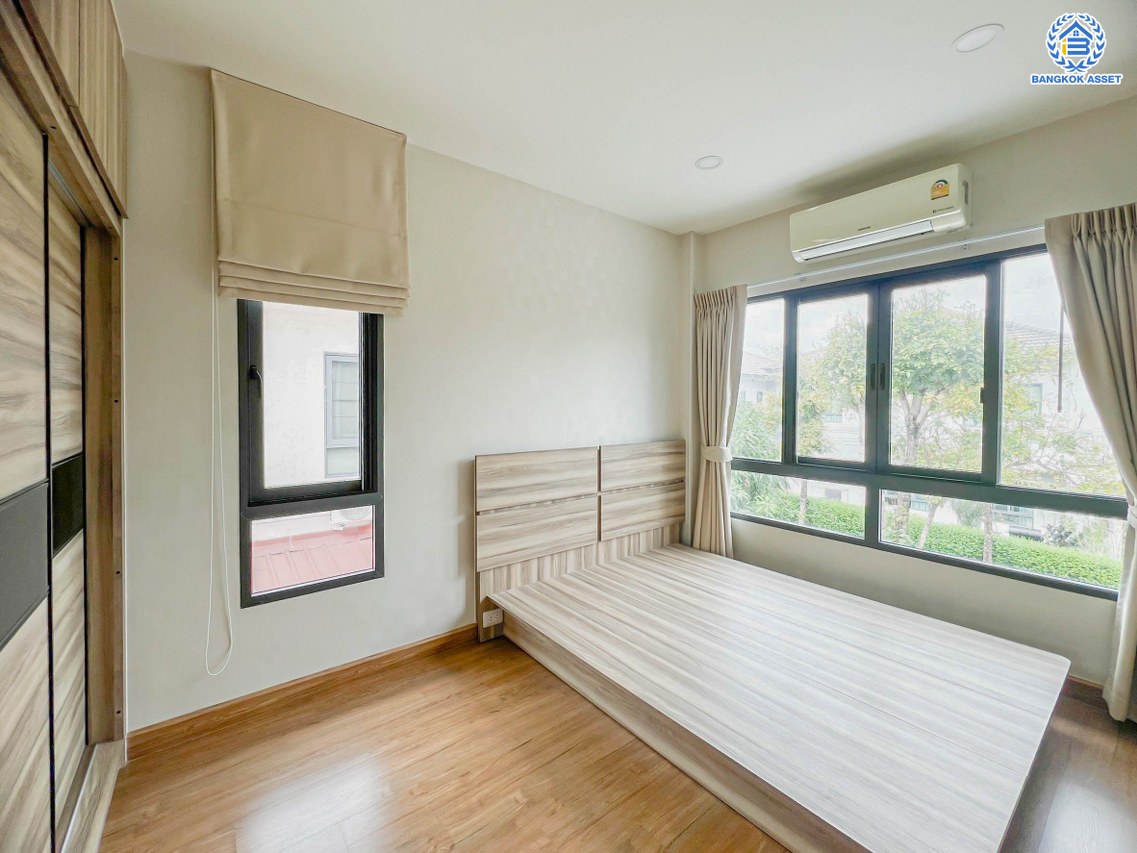 *****บ้านเดี่ยวมือสอง โครงการ เซนโทร ชัยพฤกษ์-แจ้งวัฒนะ2 หลังมุม จากแบรนด์ AP Thai เนื้อที่ 61.50 ตร.ว. พื้นที่ใช้สอย 255 ตร.ม. ฟังก์ชัน 4 ห้องนอน 6 ห้องน้ำ 2 ที่จอดรถ บ้านฟังก์ชั่นเยอะ ใกล้แหล่งอำนวยความสะดวก บนทำเล เชื่อมต่อถนนสะพานนนทบุรี-บางบัวทอง ถนนชัยพฤกษ์ ถนนราชพฤกษ์ ใกล้จุดขึ้นทางด่วน "แจ้งวัฒนะ"