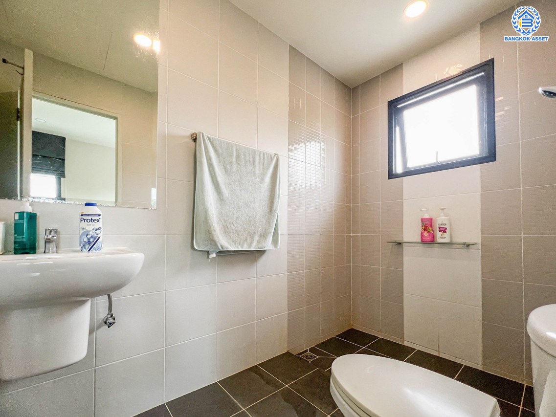 *****บ้านเดี่ยวมือสอง โครงการ เซนโทร ชัยพฤกษ์-แจ้งวัฒนะ2 หลังมุม จากแบรนด์ AP Thai เนื้อที่ 61.50 ตร.ว. พื้นที่ใช้สอย 255 ตร.ม. ฟังก์ชัน 4 ห้องนอน 6 ห้องน้ำ 2 ที่จอดรถ บ้านฟังก์ชั่นเยอะ ใกล้แหล่งอำนวยความสะดวก บนทำเล เชื่อมต่อถนนสะพานนนทบุรี-บางบัวทอง ถนนชัยพฤกษ์ ถนนราชพฤกษ์ ใกล้จุดขึ้นทางด่วน "แจ้งวัฒนะ"