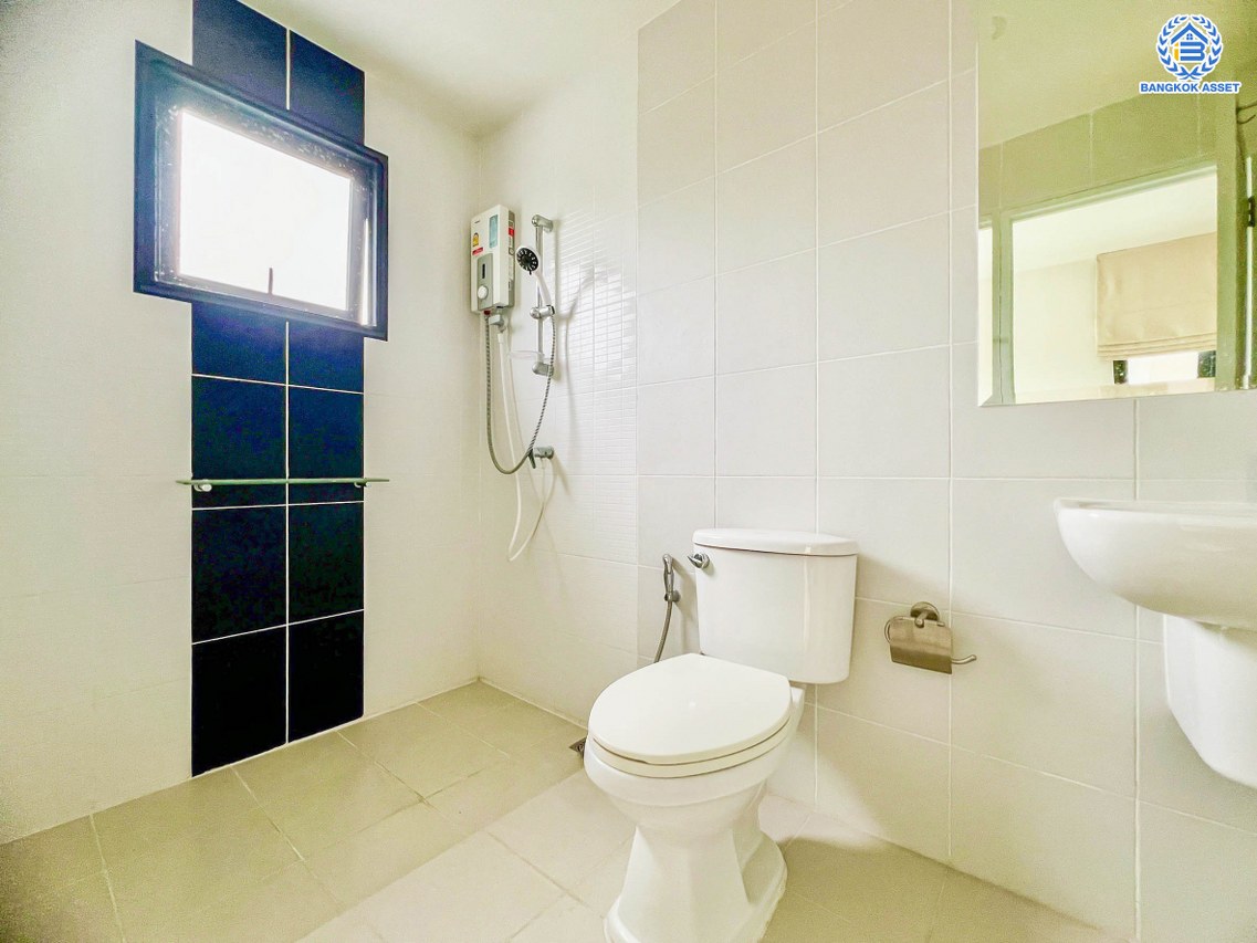 *****บ้านเดี่ยวมือสอง โครงการ เซนโทร ชัยพฤกษ์-แจ้งวัฒนะ2 หลังมุม จากแบรนด์ AP Thai เนื้อที่ 61.50 ตร.ว. พื้นที่ใช้สอย 255 ตร.ม. ฟังก์ชัน 4 ห้องนอน 6 ห้องน้ำ 2 ที่จอดรถ บ้านฟังก์ชั่นเยอะ ใกล้แหล่งอำนวยความสะดวก บนทำเล เชื่อมต่อถนนสะพานนนทบุรี-บางบัวทอง ถนนชัยพฤกษ์ ถนนราชพฤกษ์ ใกล้จุดขึ้นทางด่วน "แจ้งวัฒนะ"